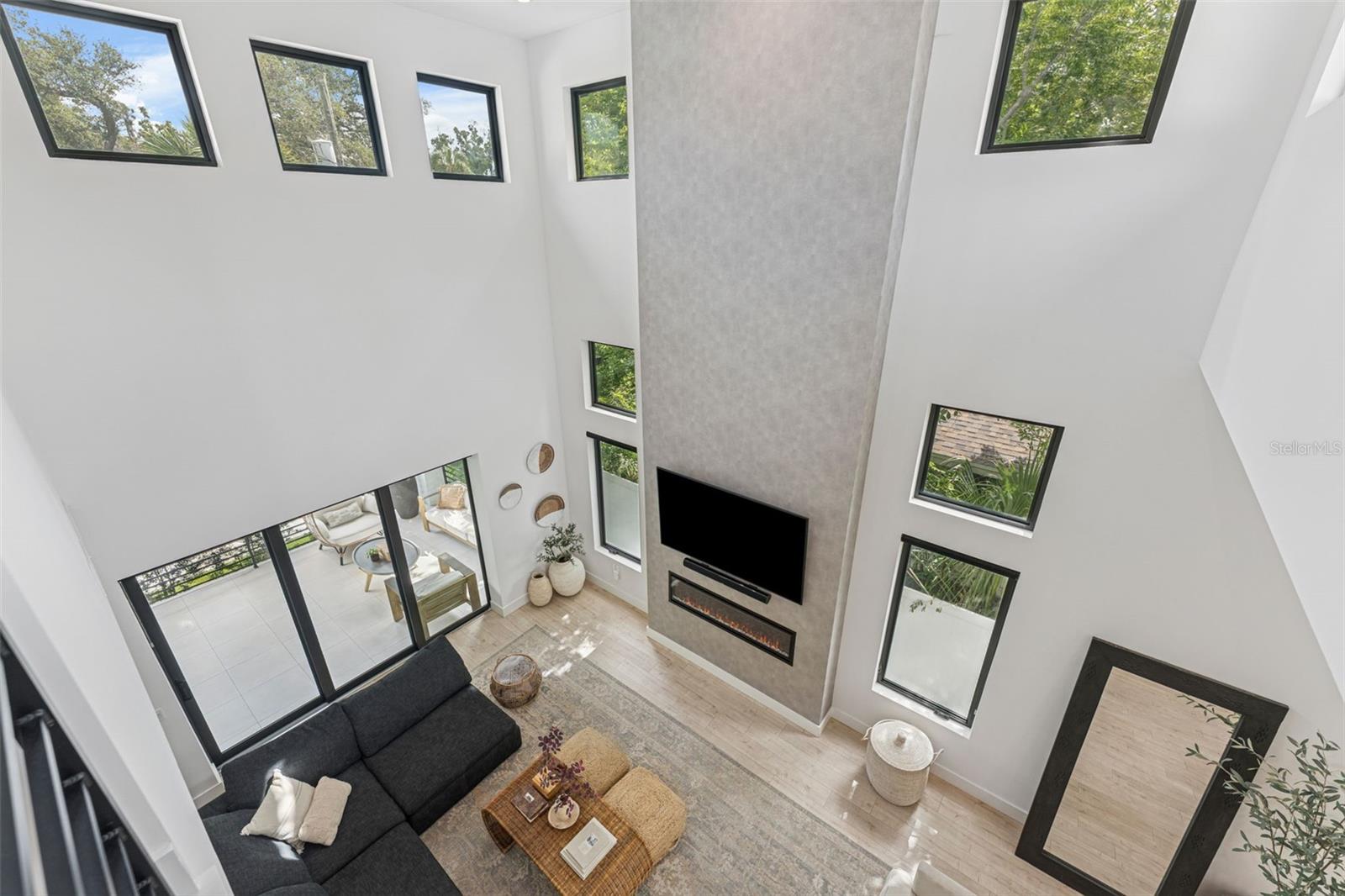 Listing photo id 38 for 4527 Azeele Street