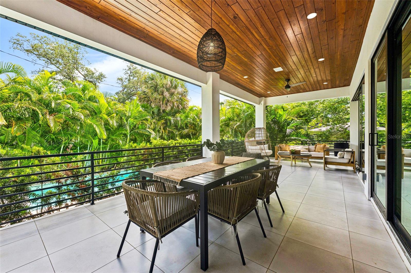 Listing photo id 39 for 4527 Azeele Street