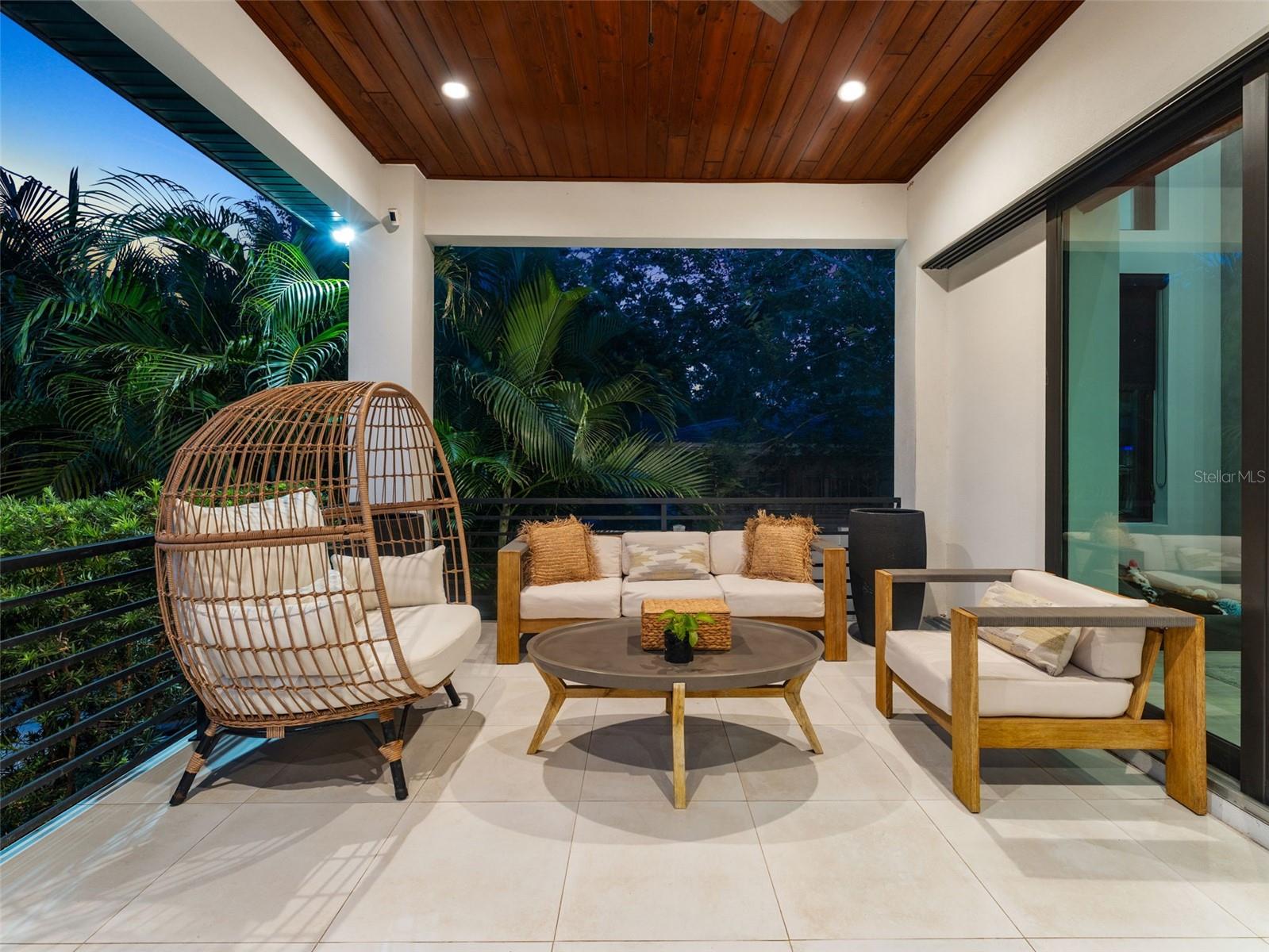 Listing photo id 43 for 4527 Azeele Street