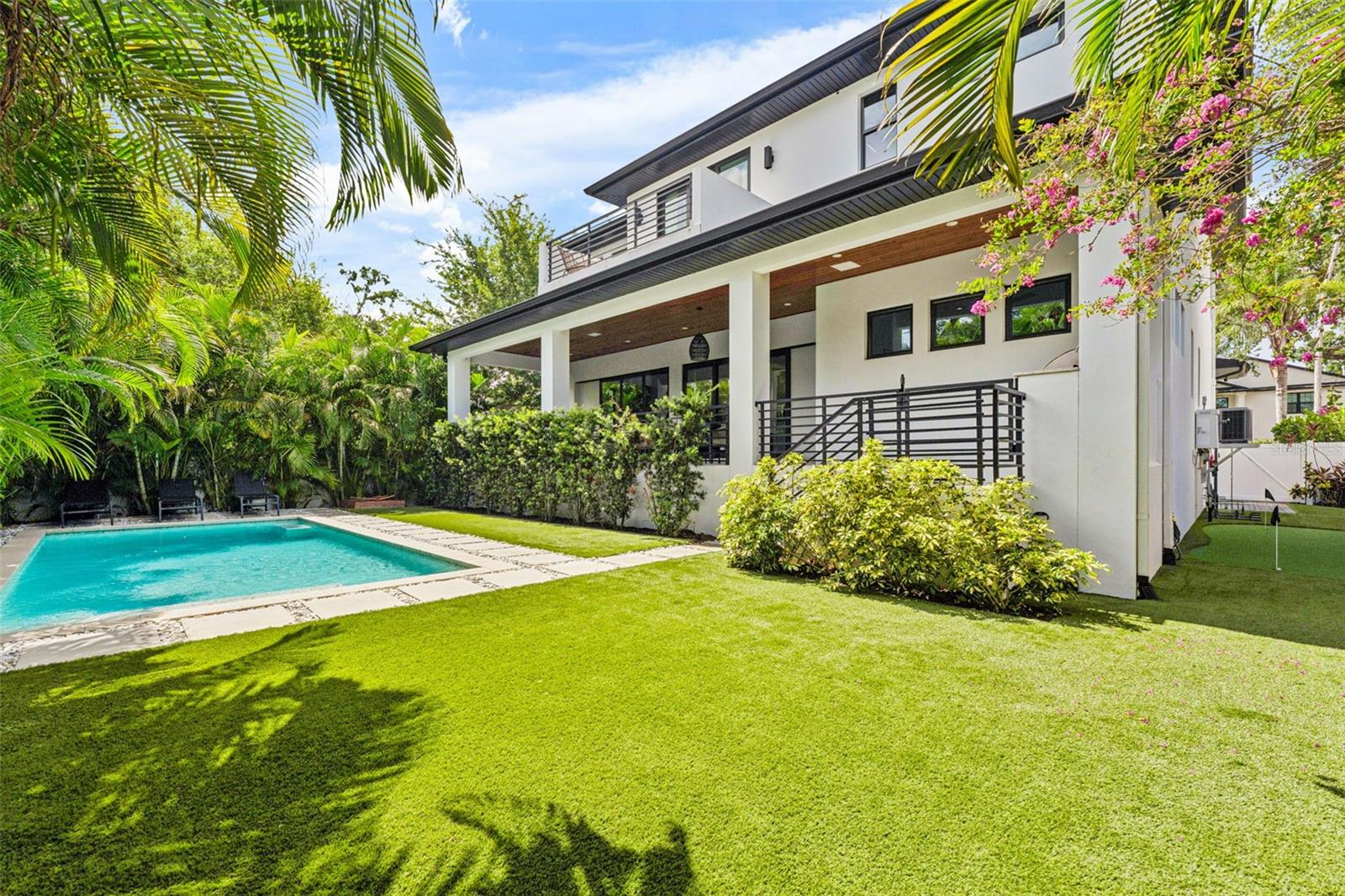 Listing photo id 47 for 4527 Azeele Street