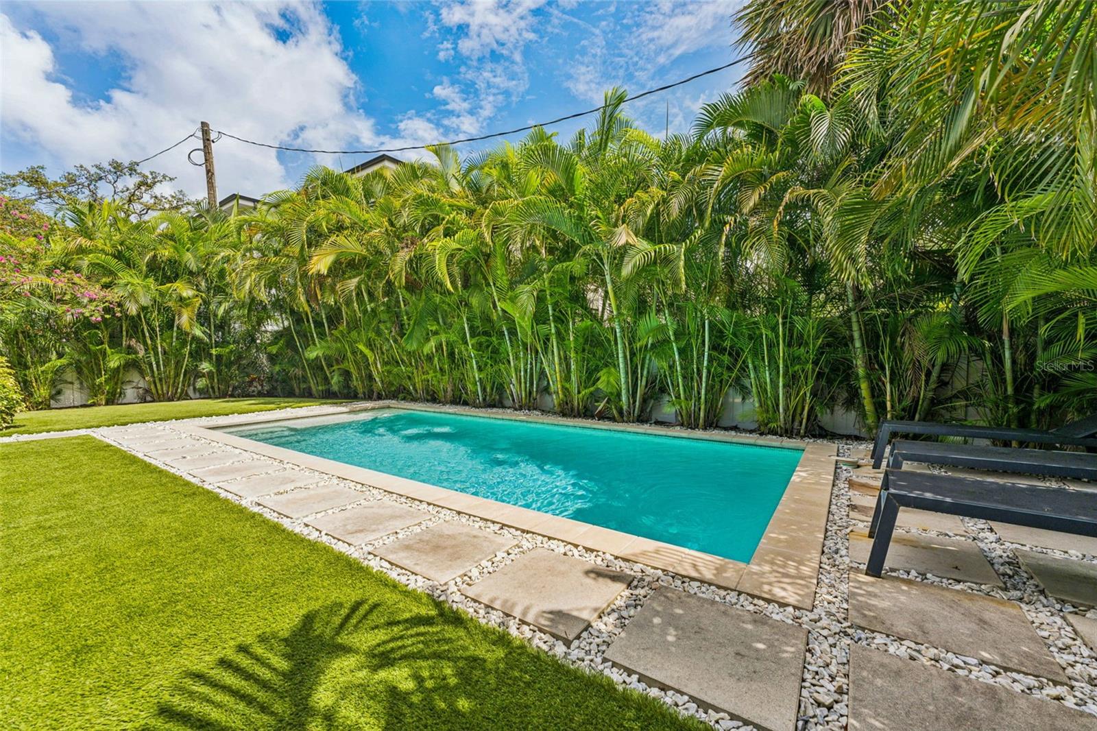 Listing photo id 49 for 4527 Azeele Street