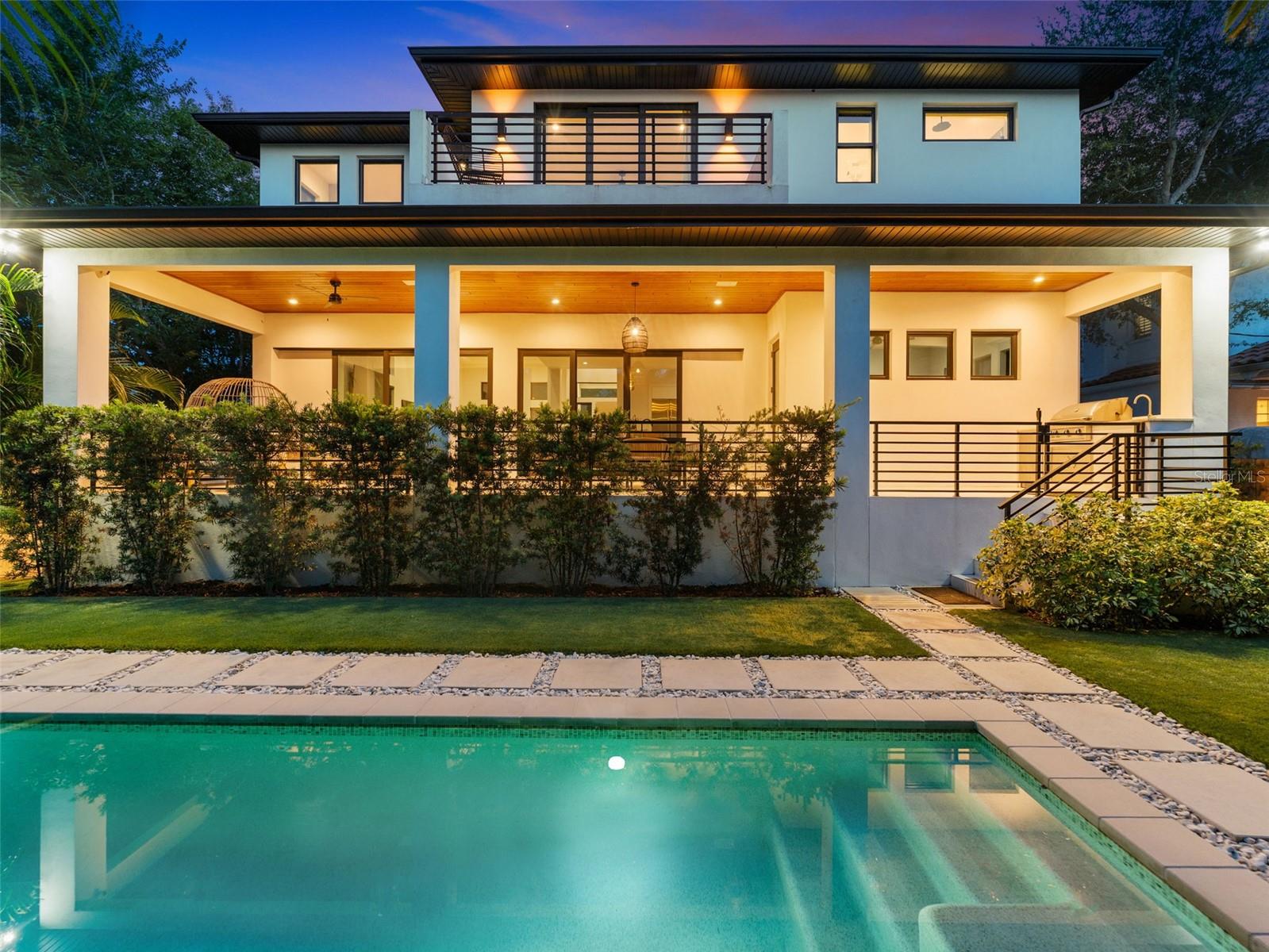Listing photo id 55 for 4527 Azeele Street