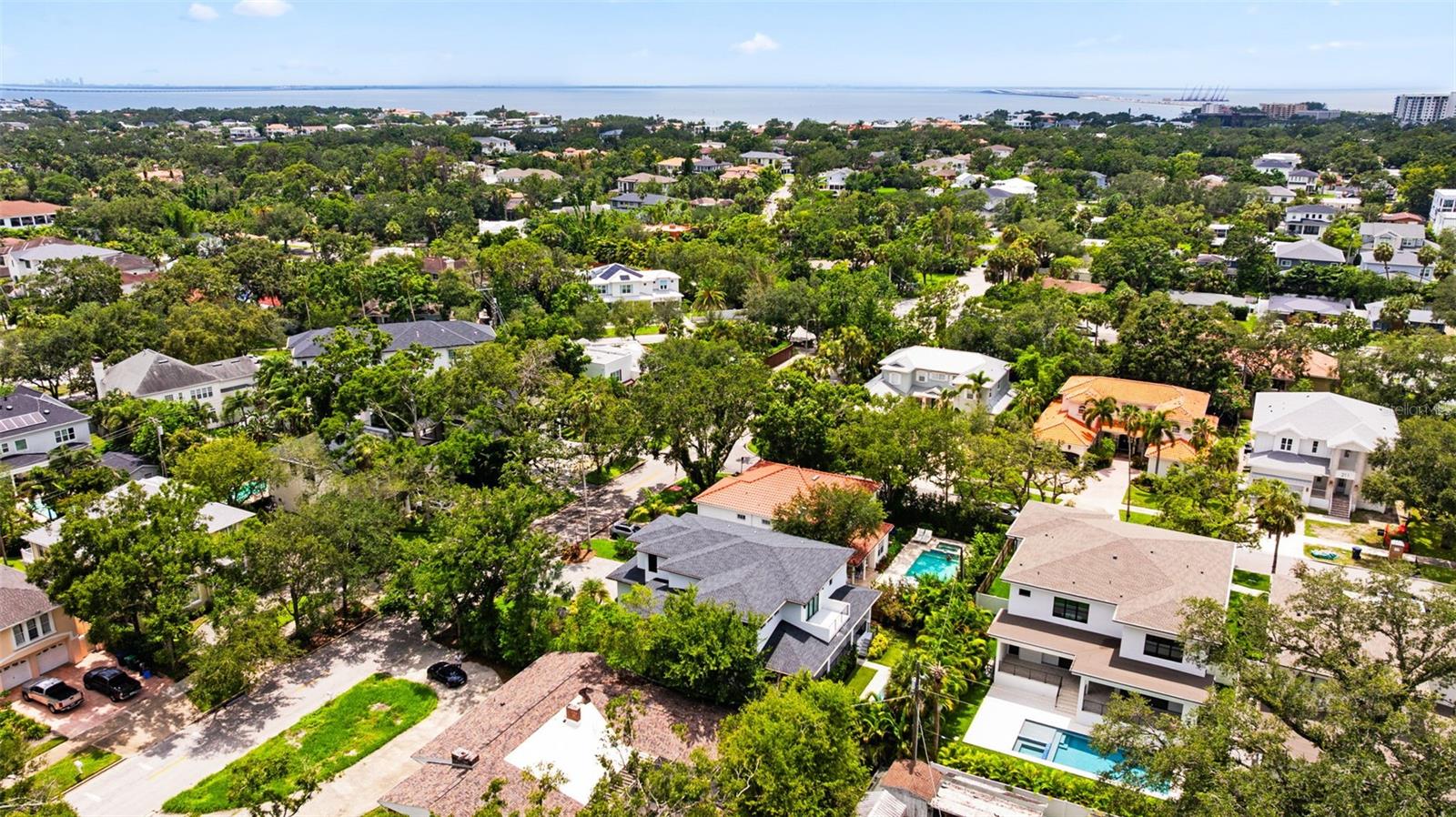 Listing photo id 59 for 4527 Azeele Street