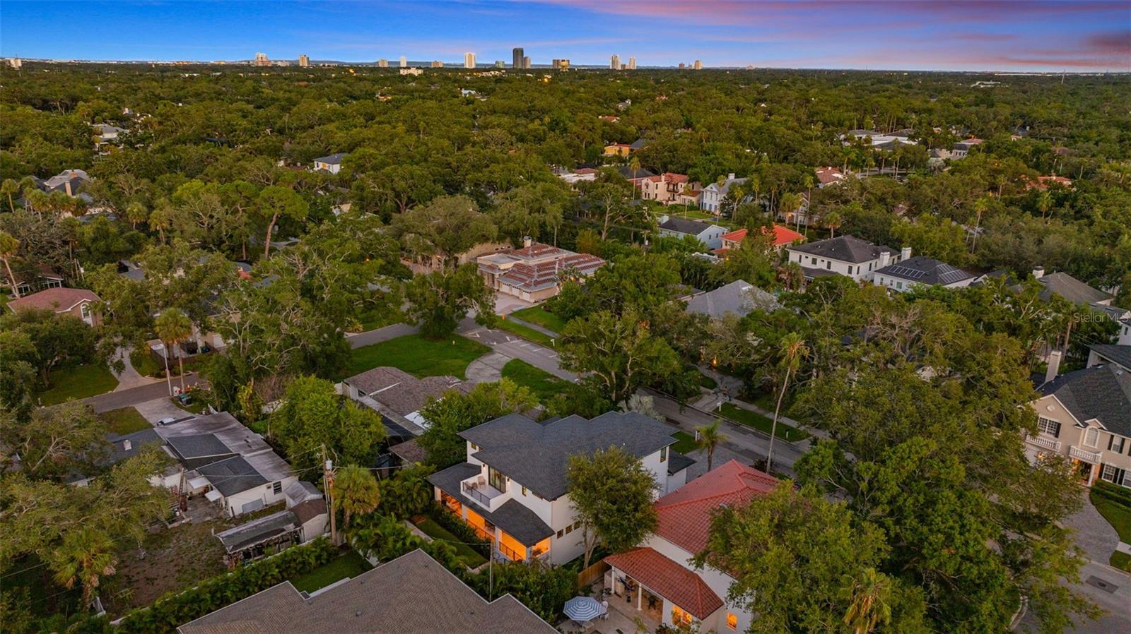 Listing photo id 63 for 4527 Azeele Street