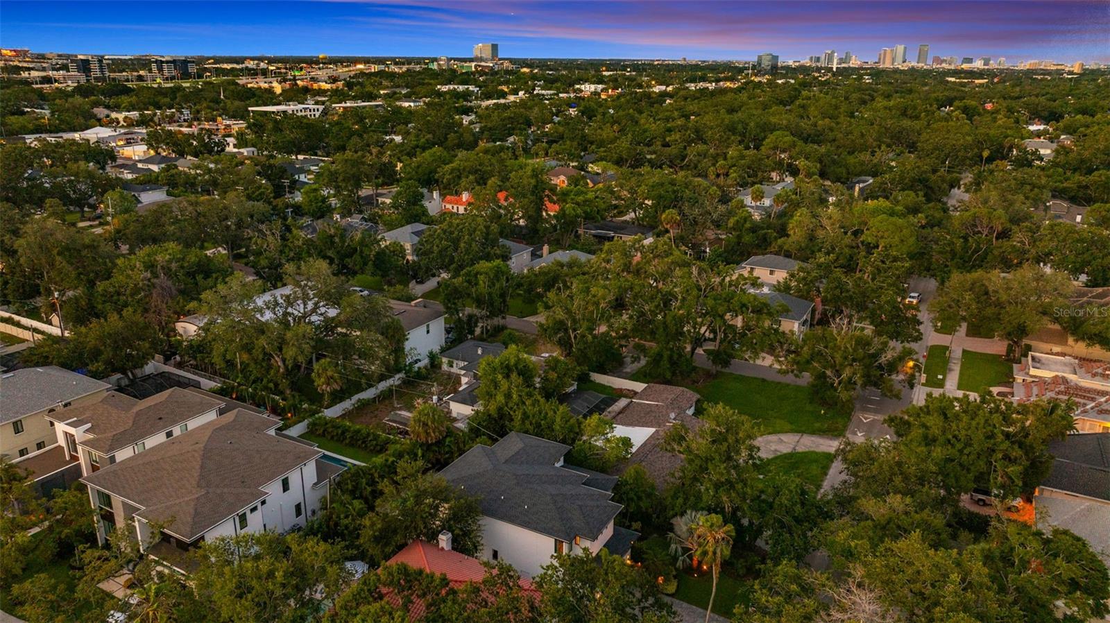 Listing photo id 65 for 4527 Azeele Street