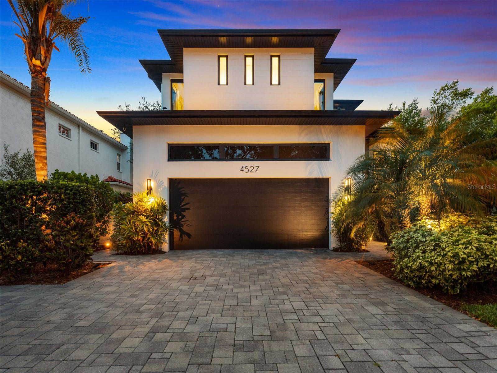 Listing photo id 69 for 4527 Azeele Street