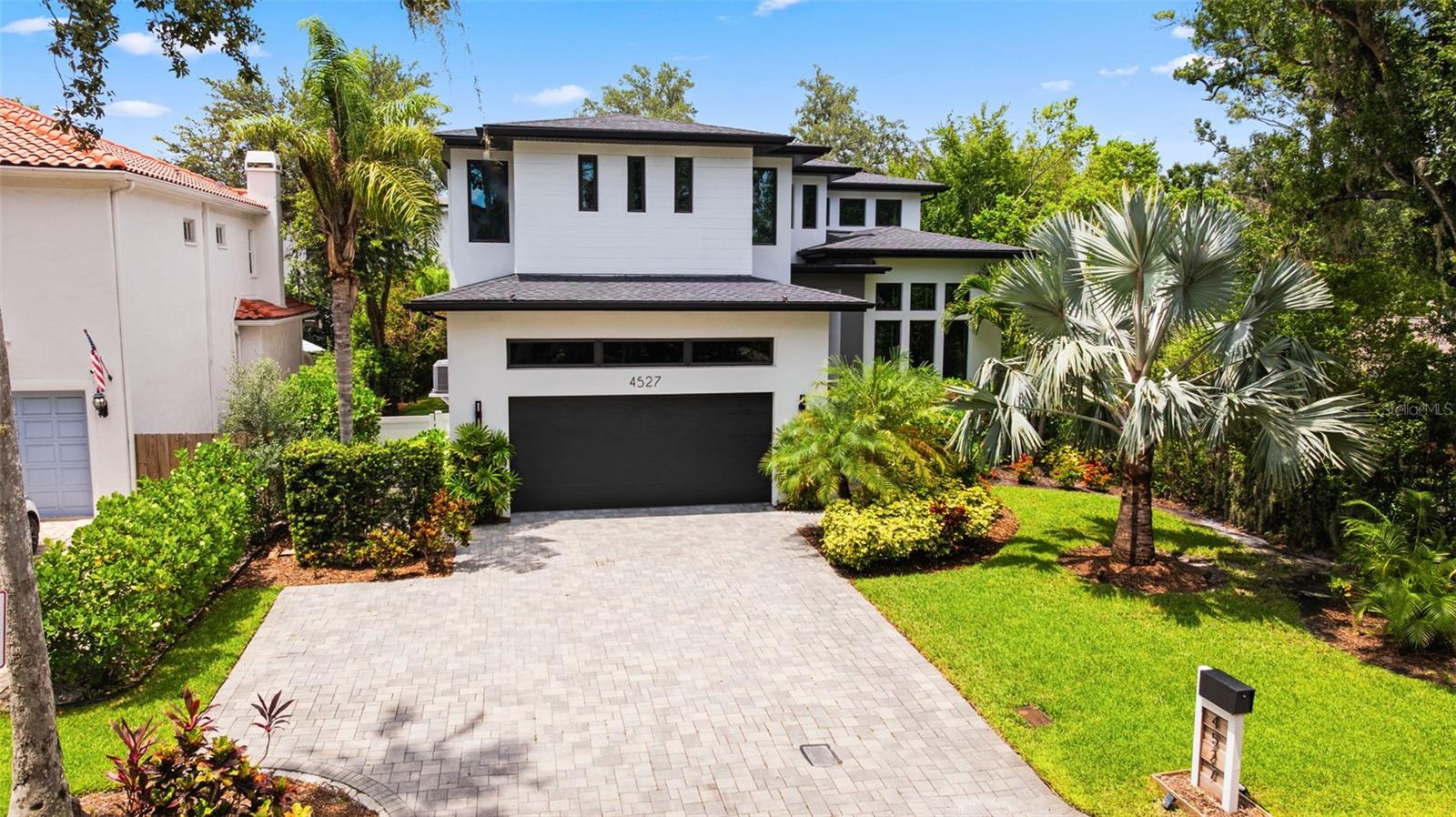 Listing photo id 71 for 4527 Azeele Street