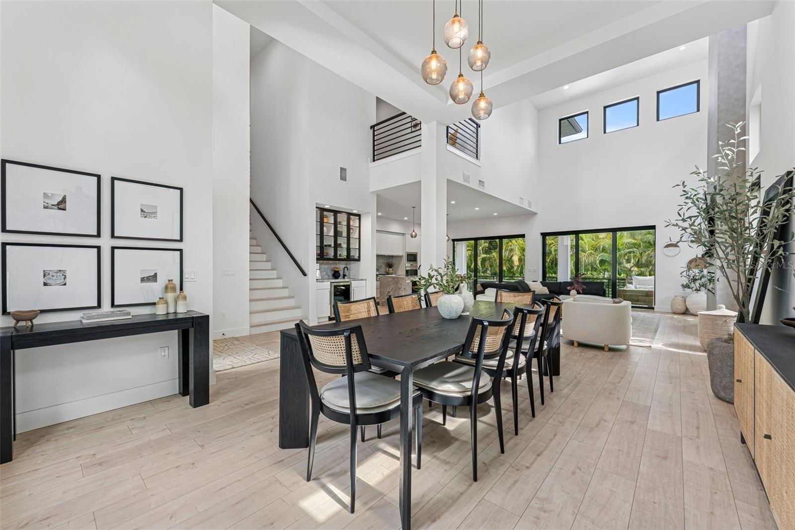 Listing photo id 6 for 4527 Azeele Street