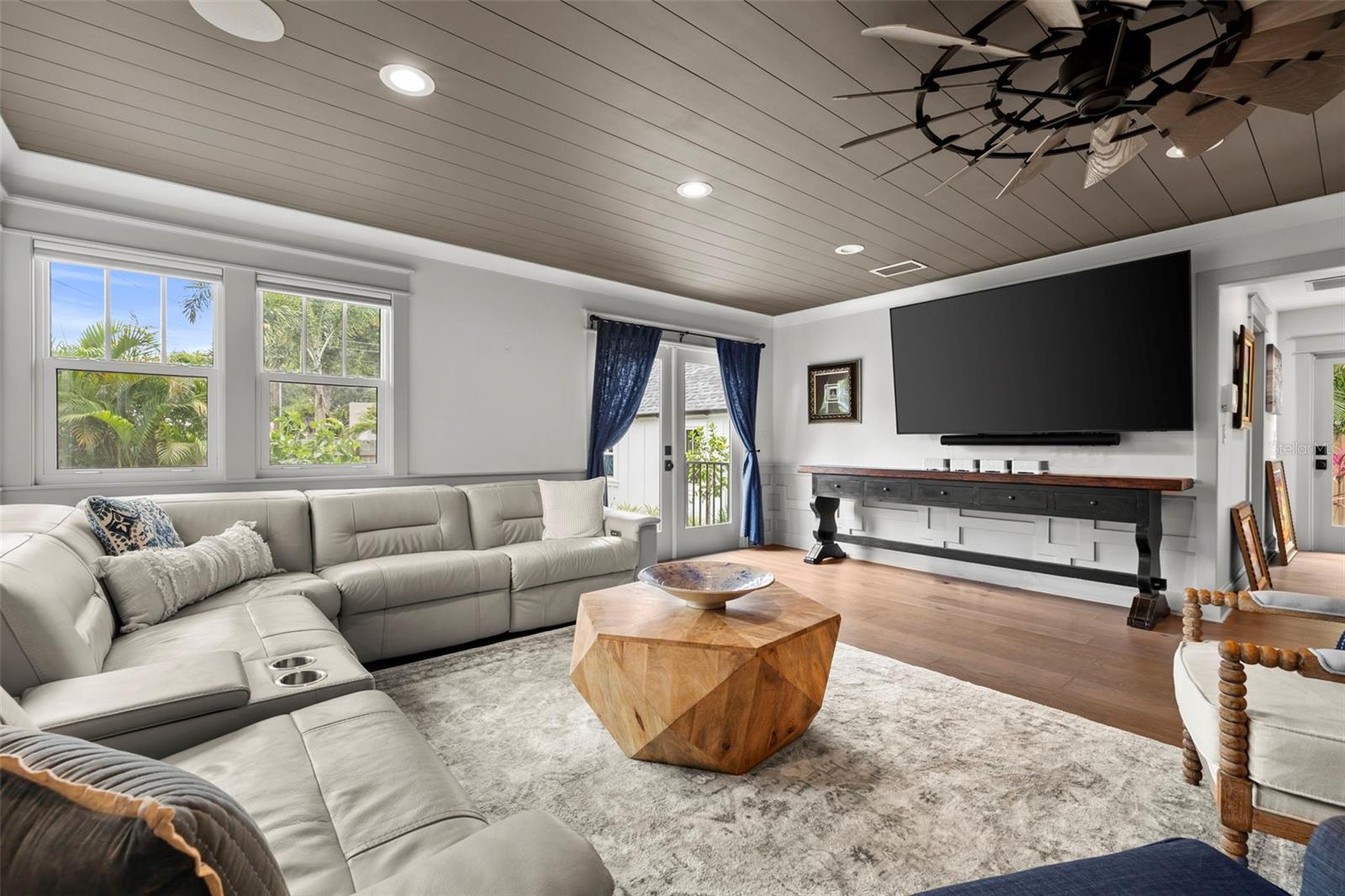 Image 27 of 56 For 2420 14th Street N
