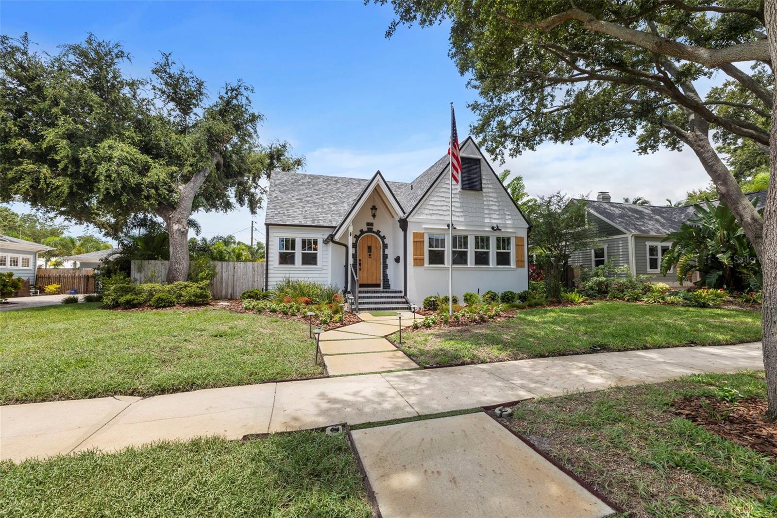 Image 3 of 56 For 2420 14th Street N