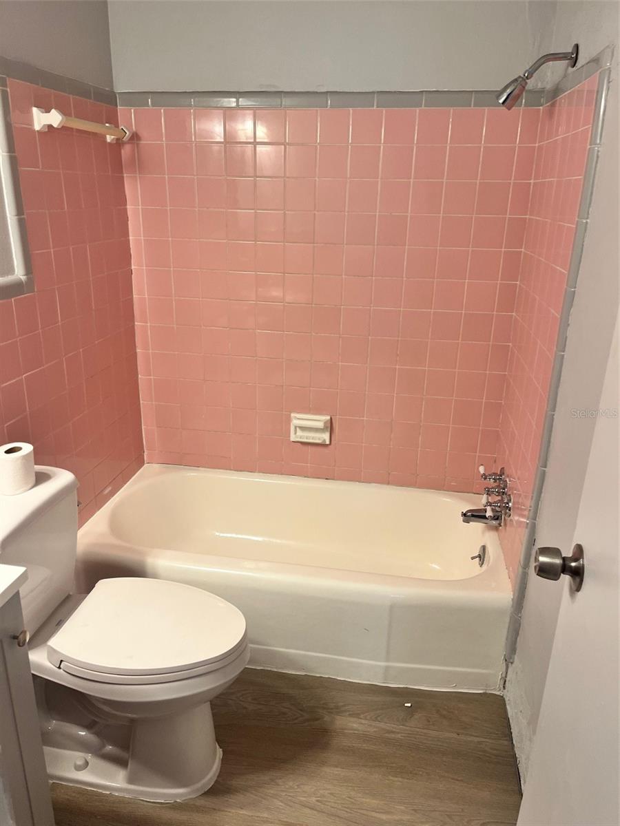 Image 11 of 13 For 137 38th Avenue Se