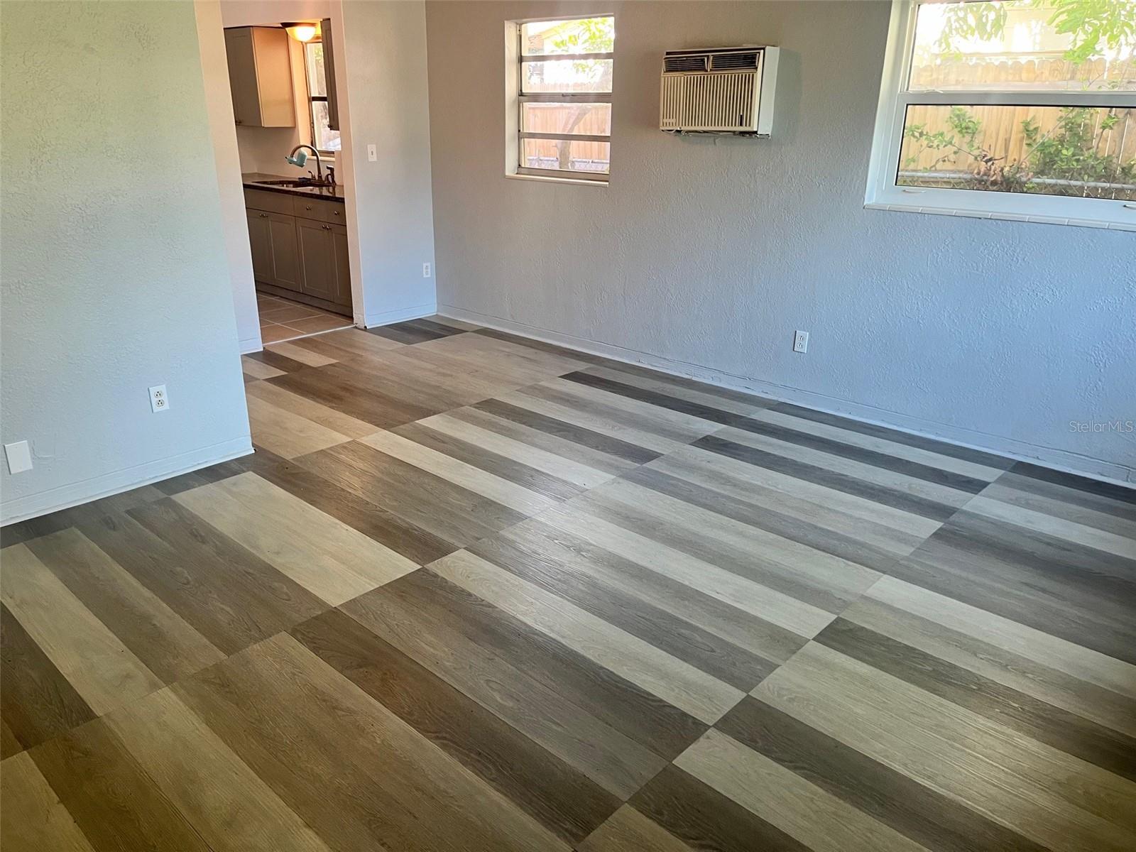 Image 5 of 13 For 137 38th Avenue Se