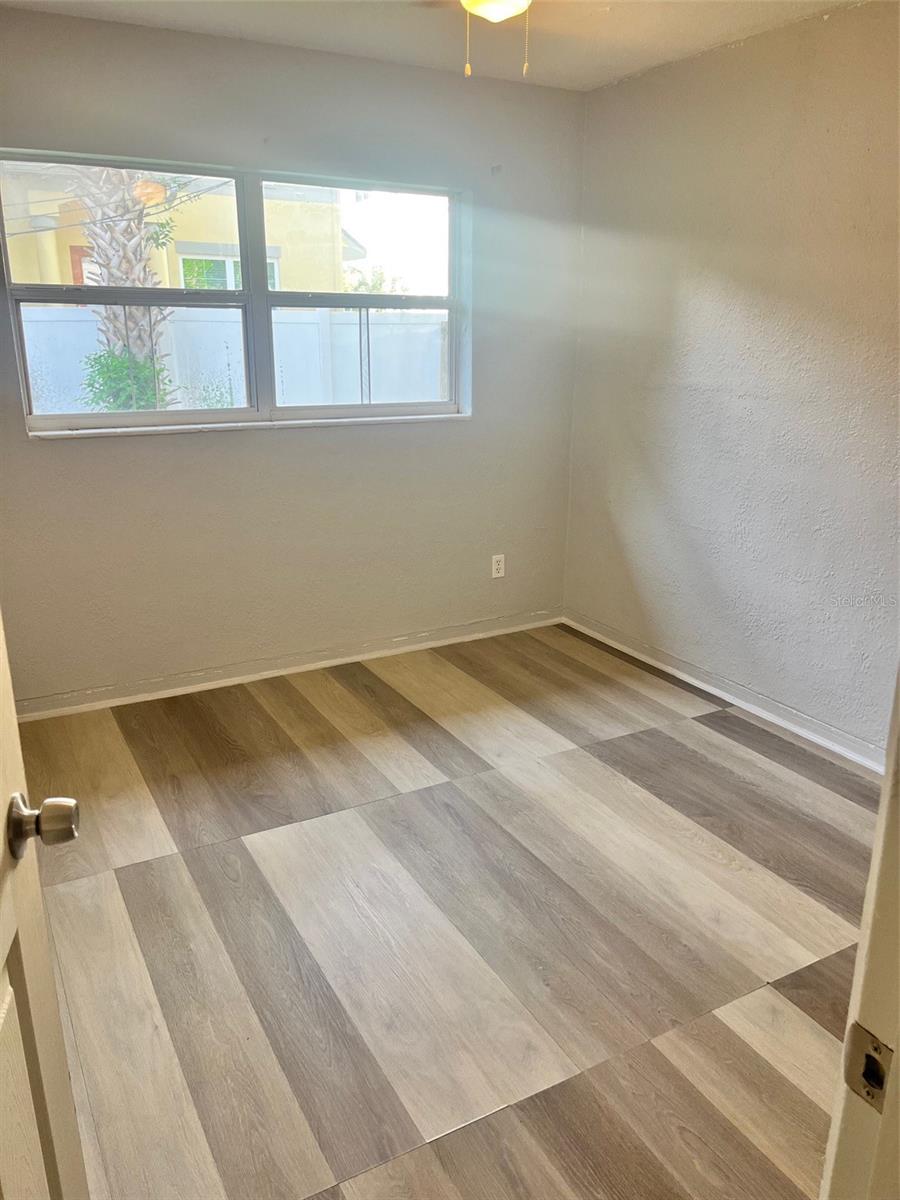 Image 8 of 13 For 137 38th Avenue Se