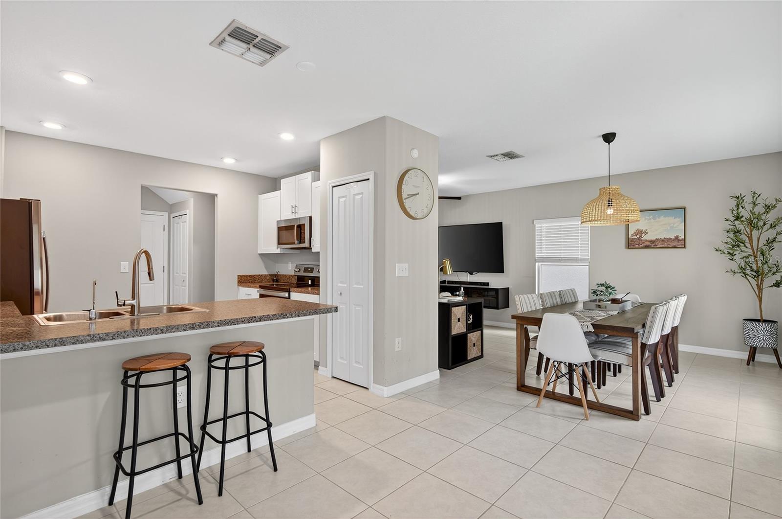 Image 13 of 63 For 7225 Spring Snowflake Avenue