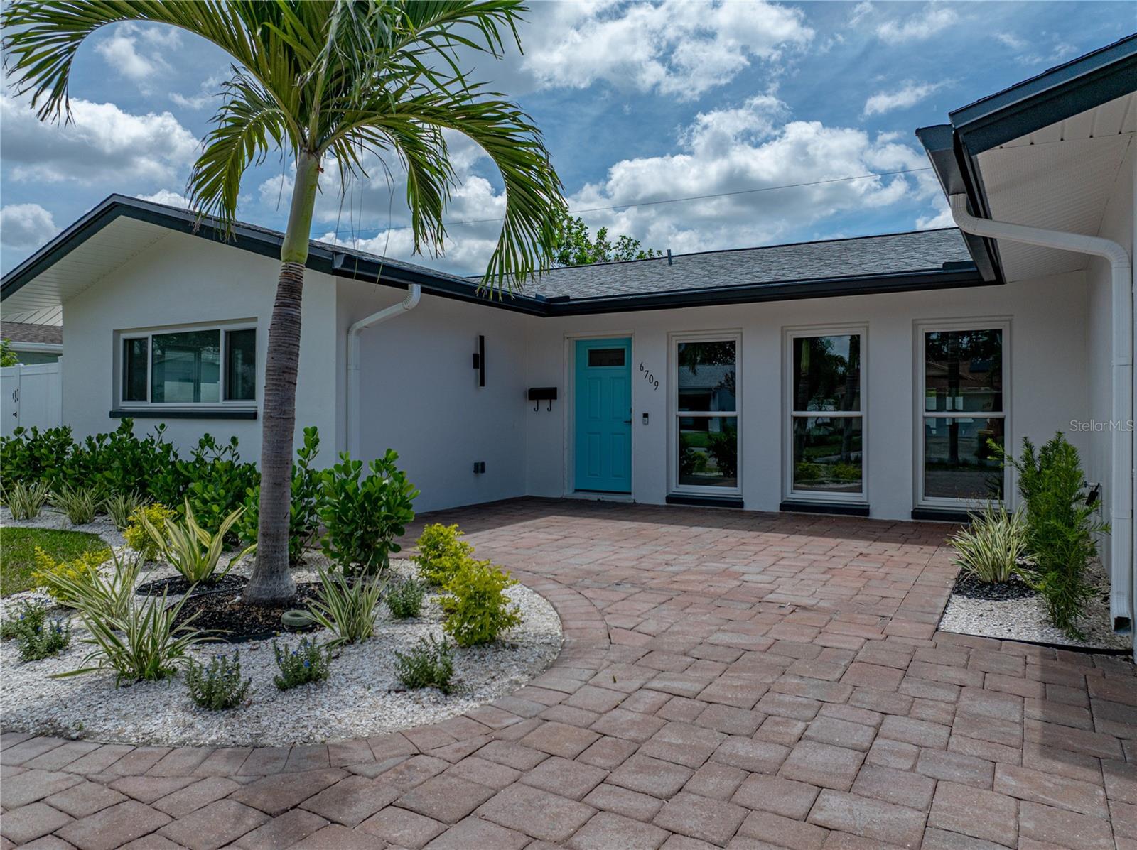 Image 12 of 98 For 6709 Cardinal Drive S