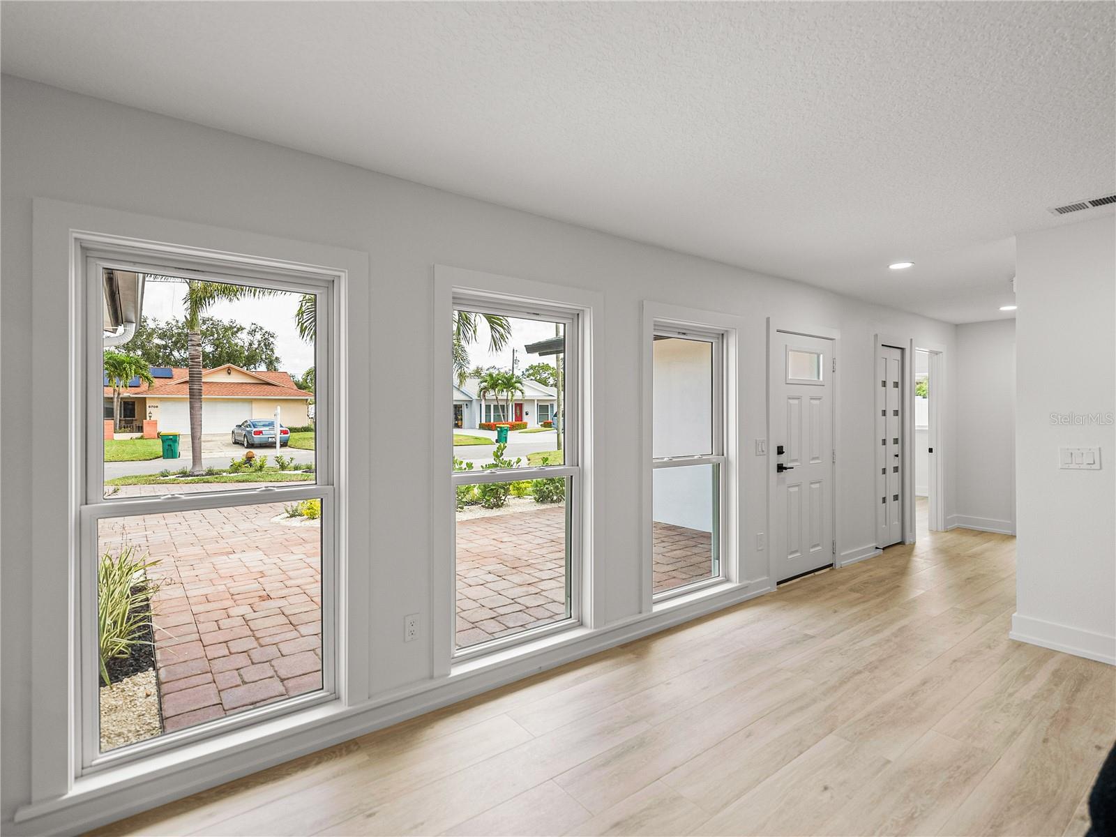Image 13 of 98 For 6709 Cardinal Drive S