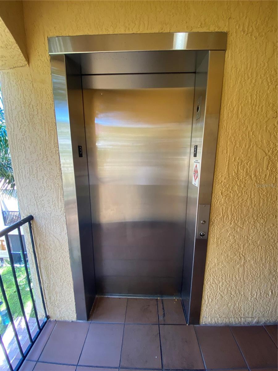 Listing photo id 1 for 4323 Bayside Village Drive 309