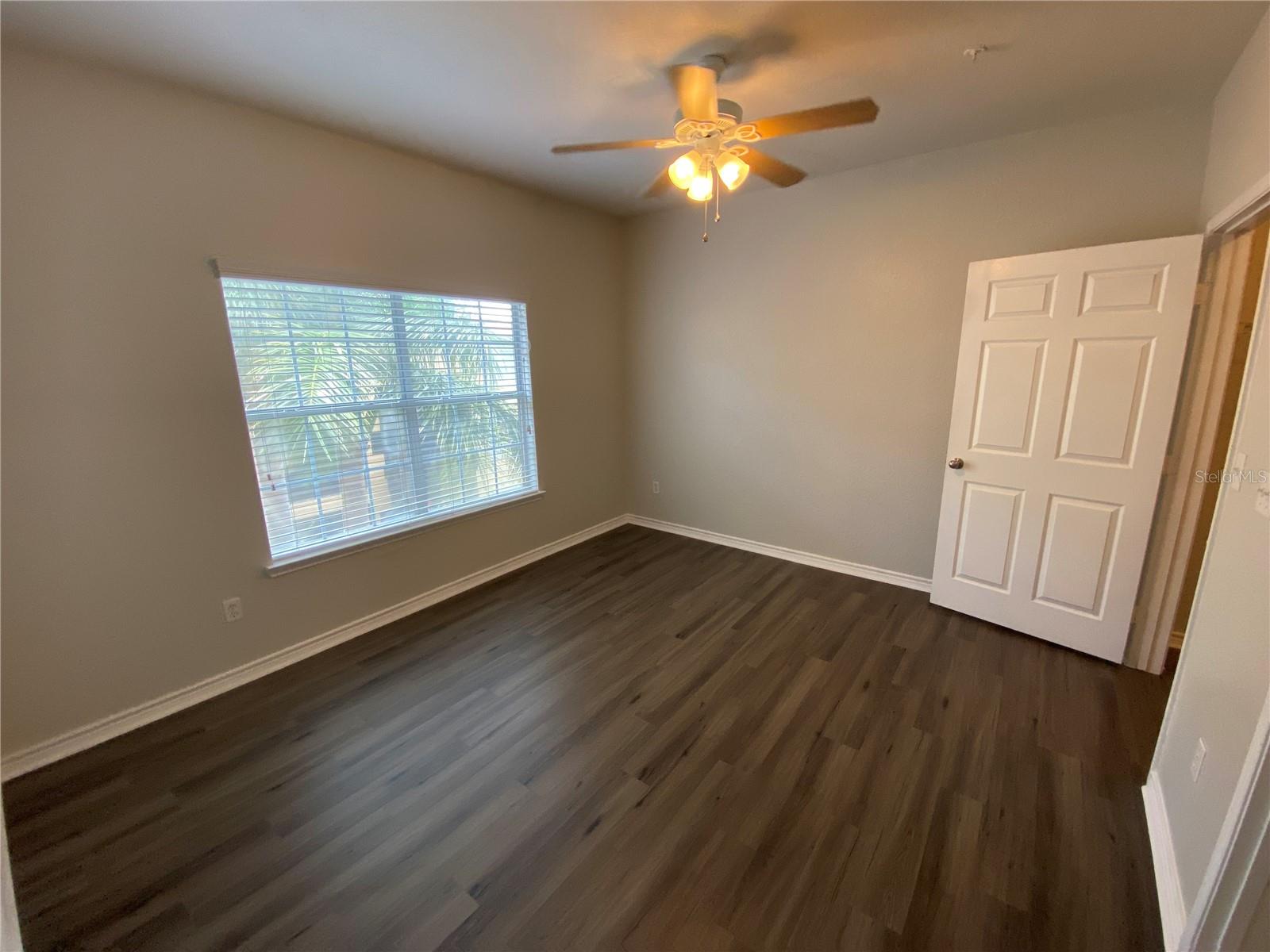 Listing photo id 6 for 4323 Bayside Village Drive 309