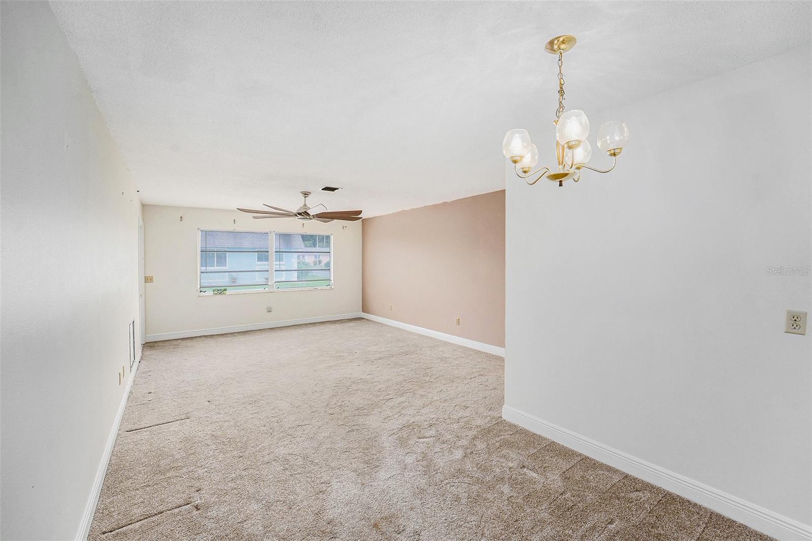 Listing photo id 8 for 6875 Versailles N 6875