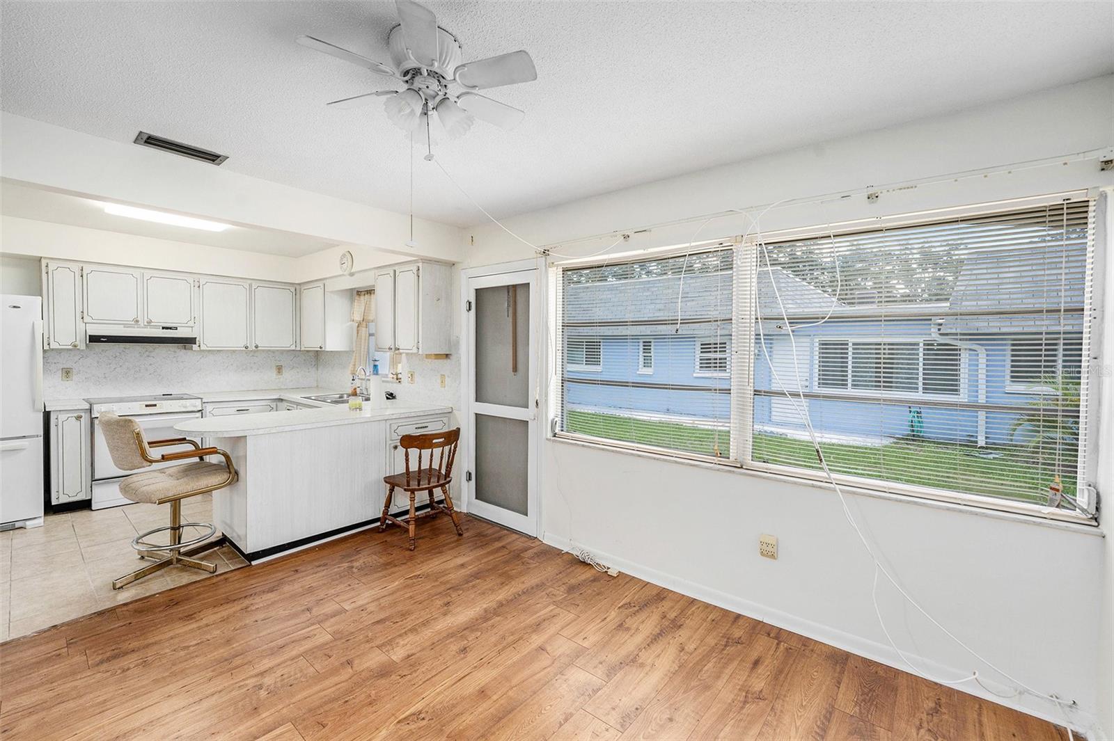 Listing photo id 11 for 6875 Versailles N 6875
