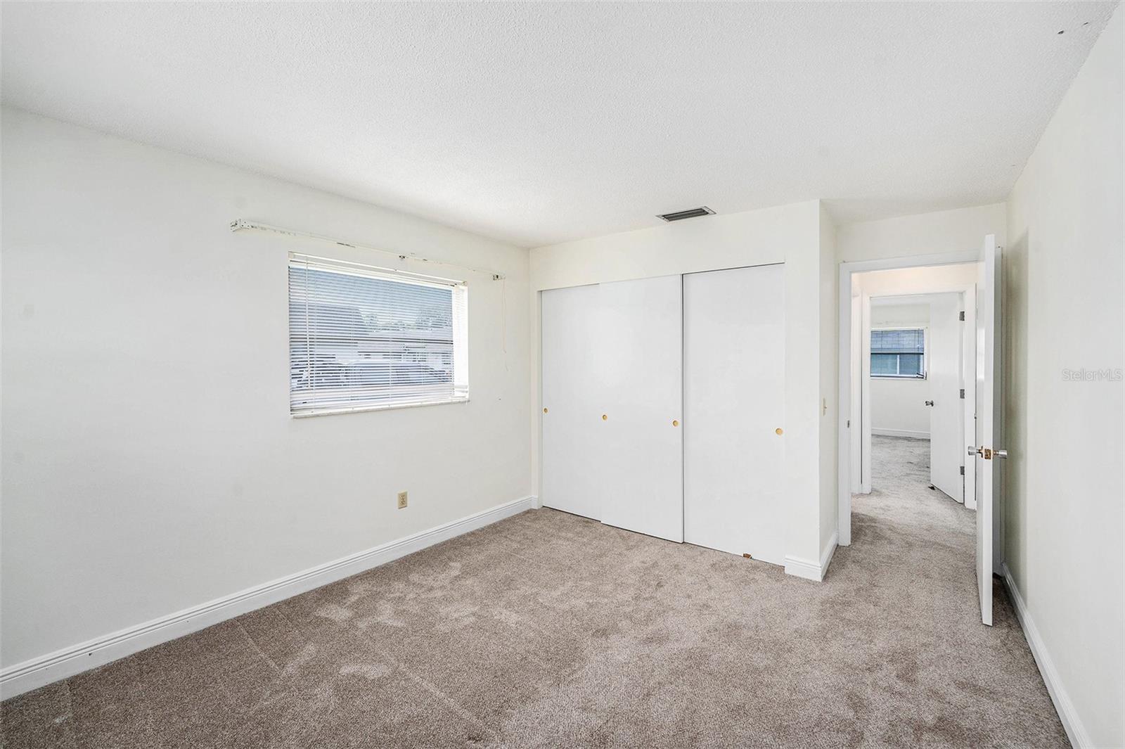 Listing photo id 14 for 6875 Versailles N 6875