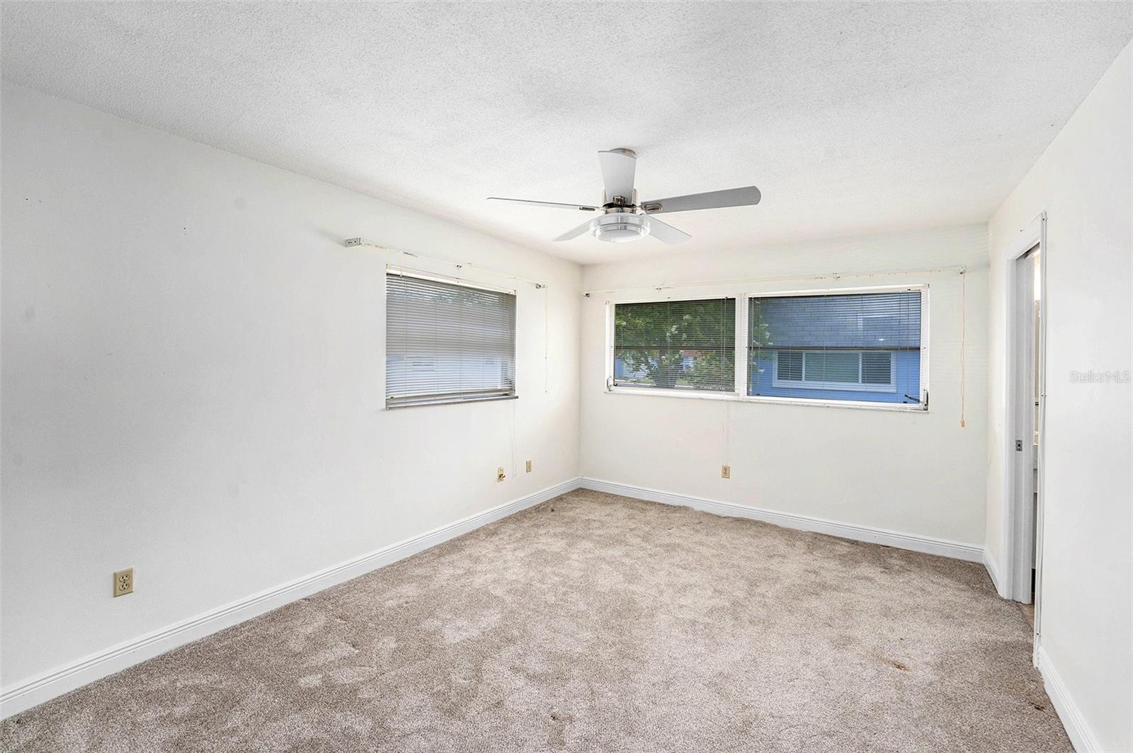 Listing photo id 17 for 6875 Versailles N 6875