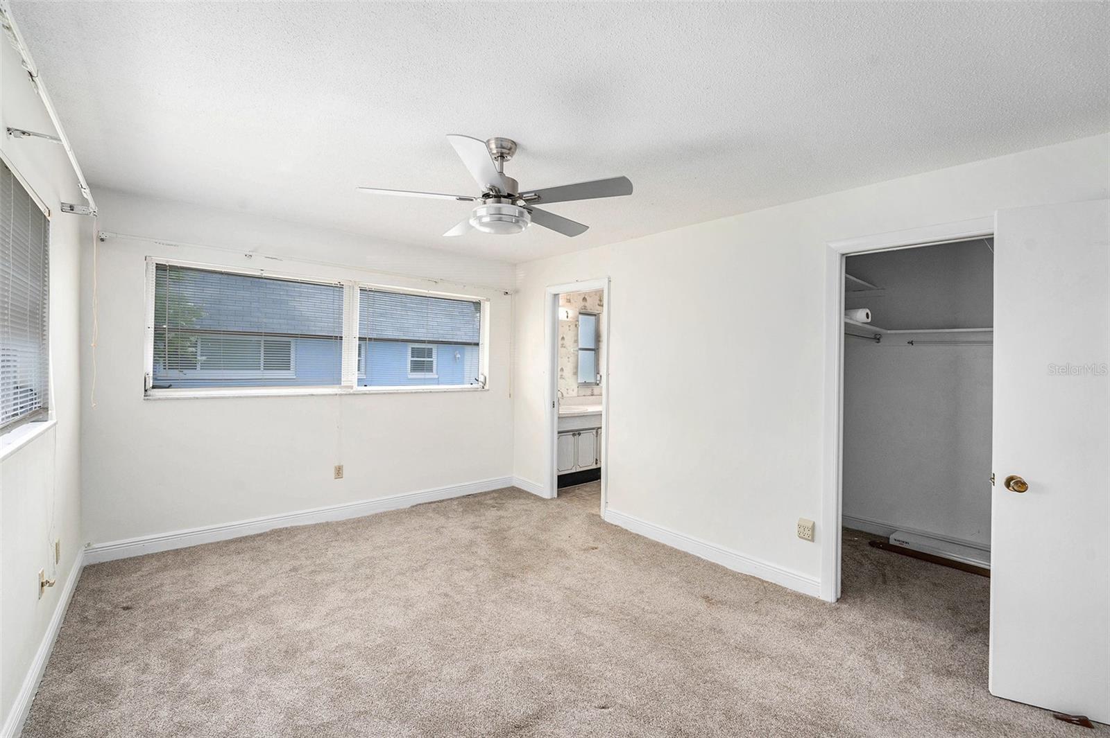 Listing photo id 18 for 6875 Versailles N 6875