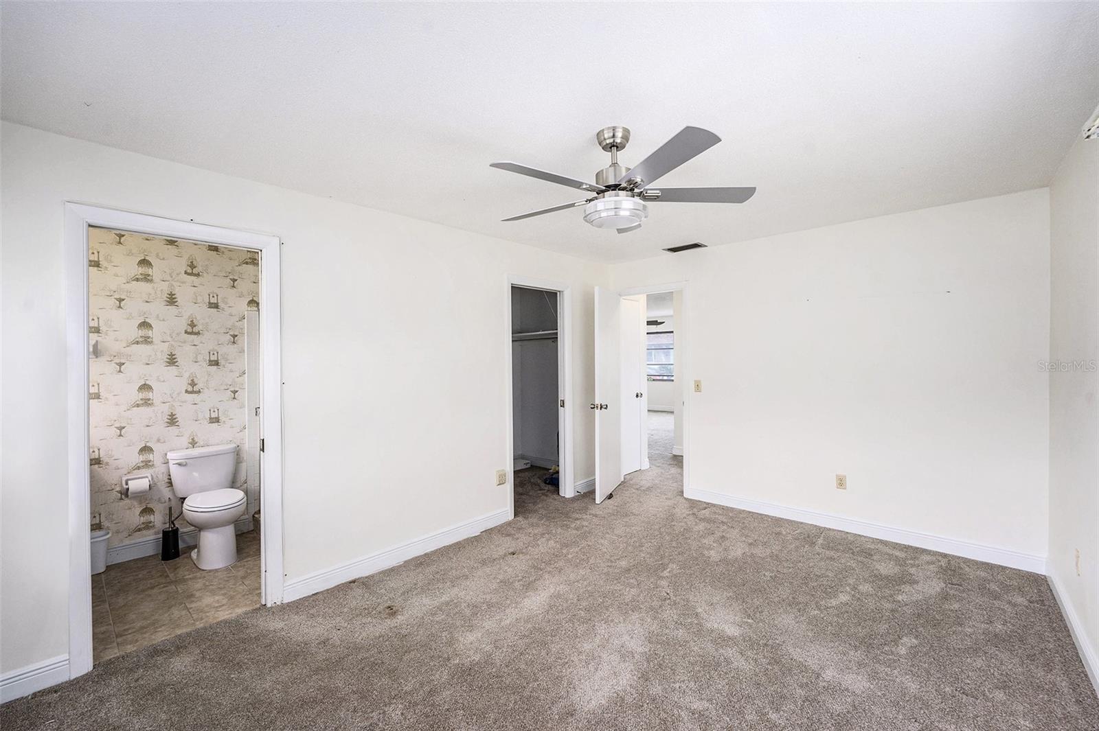 Listing photo id 19 for 6875 Versailles N 6875