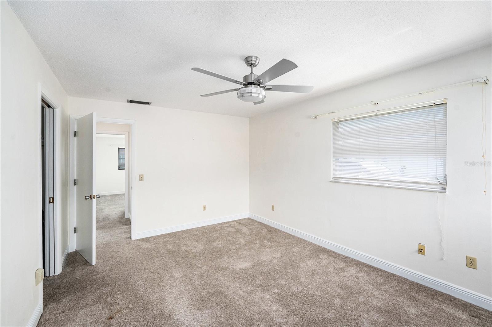 Listing photo id 20 for 6875 Versailles N 6875