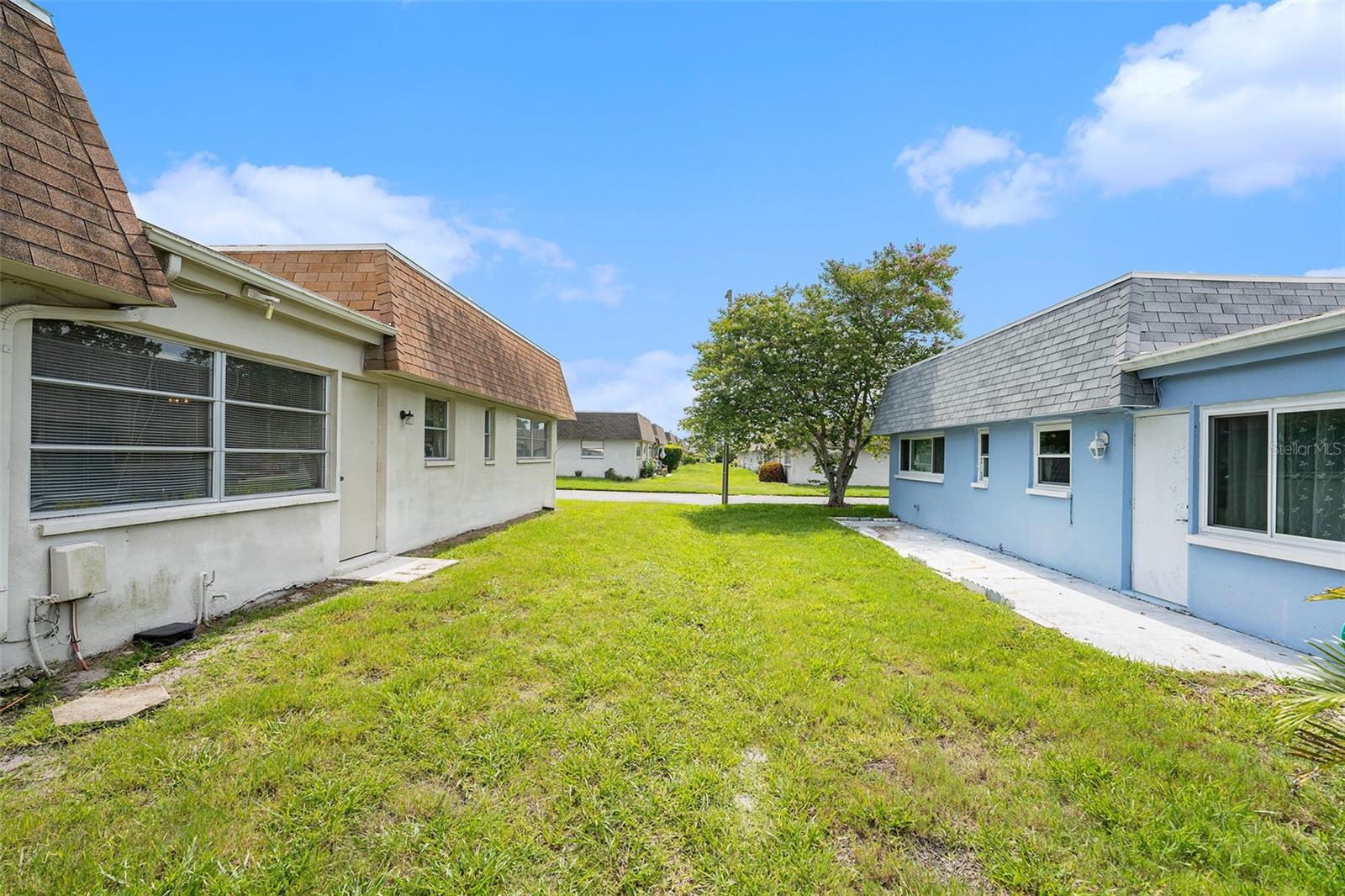 Listing photo id 25 for 6875 Versailles N 6875