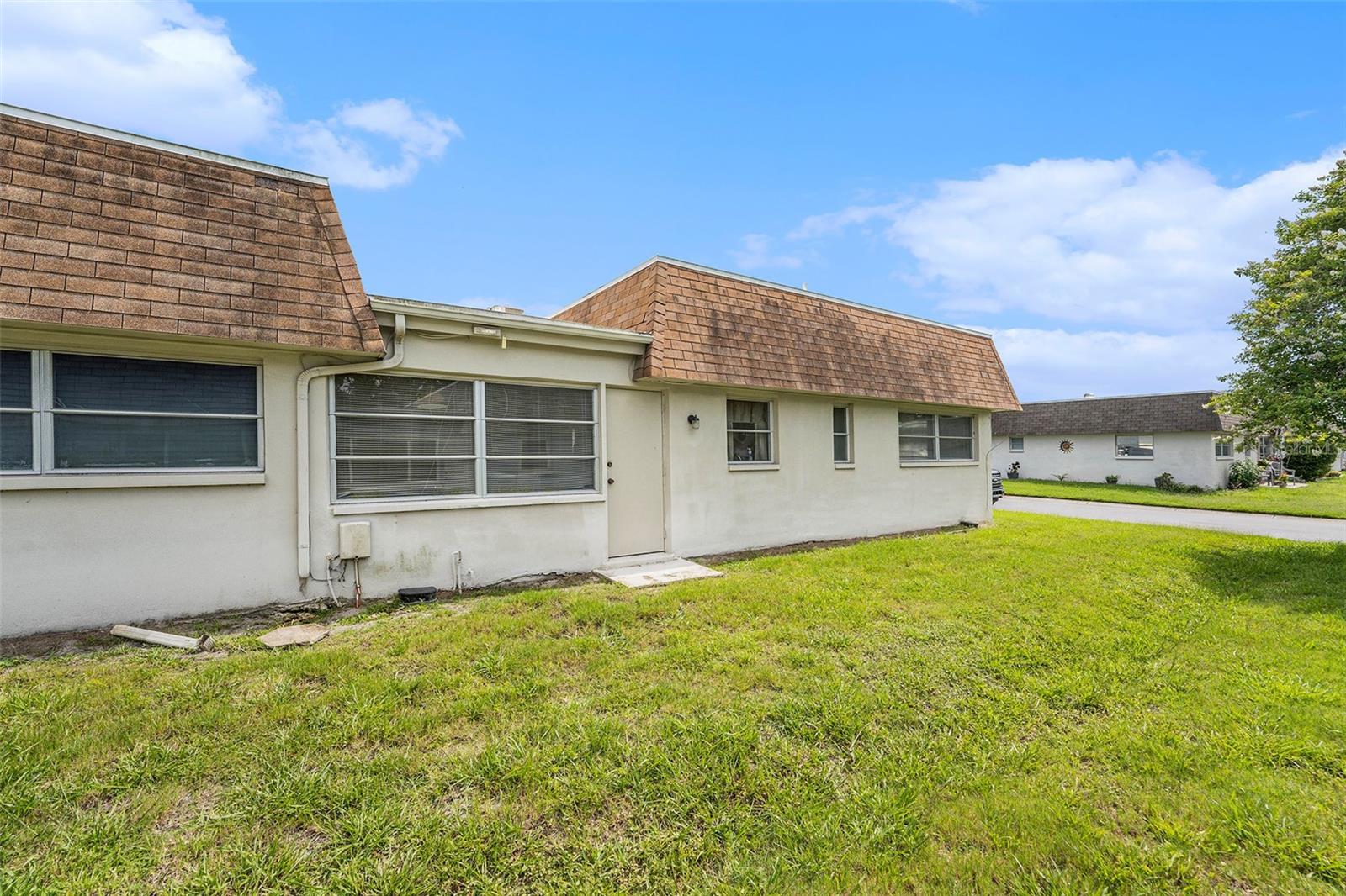 Listing photo id 26 for 6875 Versailles N 6875