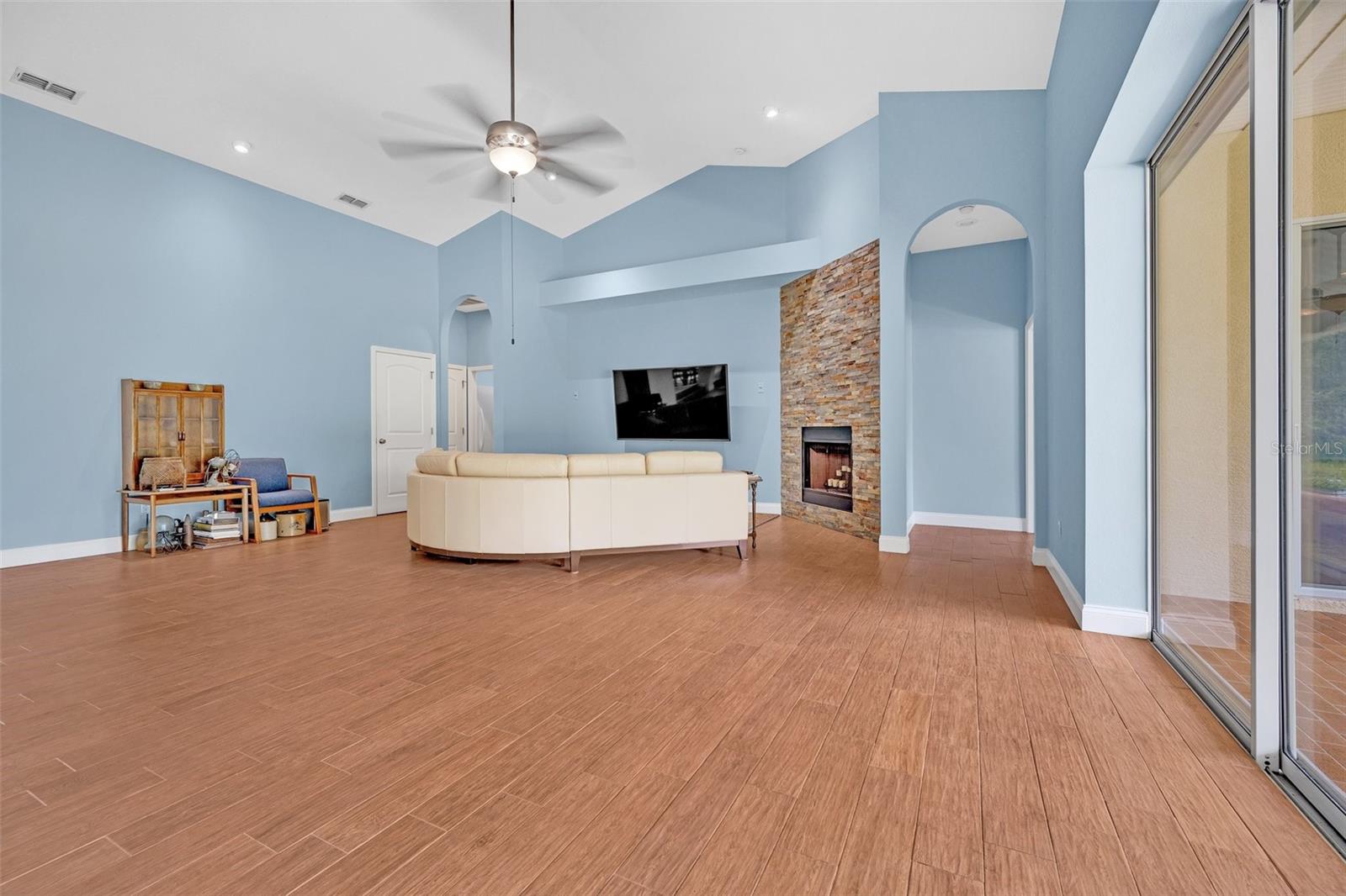 Listing photo id 12 for 9824 Brantley Road