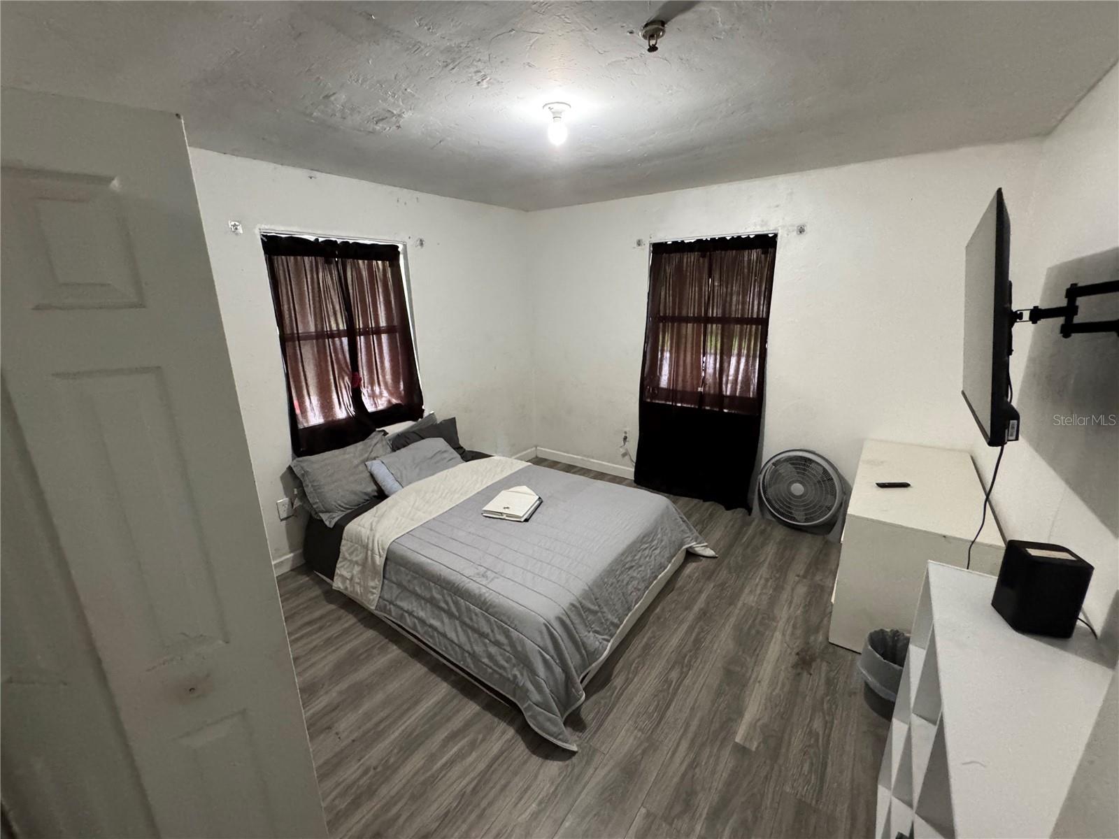 Image 7 of 27 For 6951 5th Court