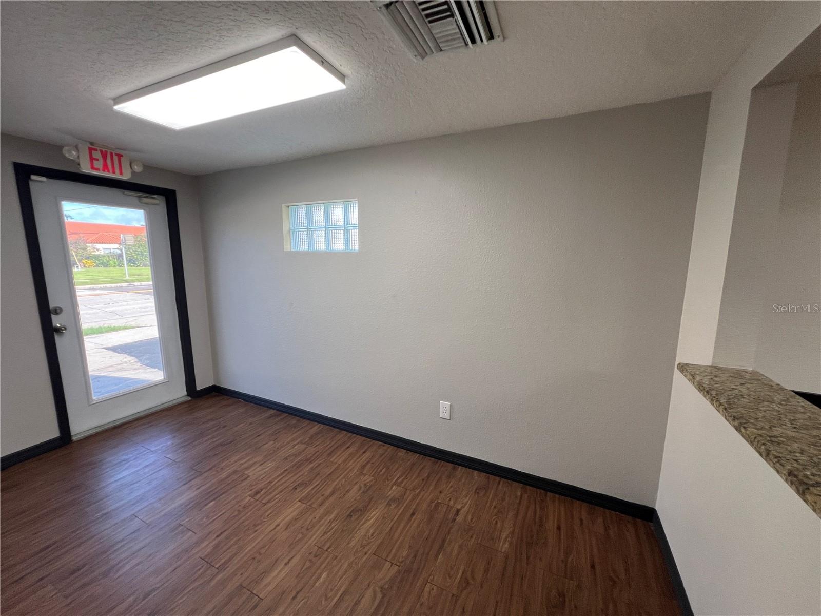 Listing photo id 9 for 512 Dale Mabry Highway