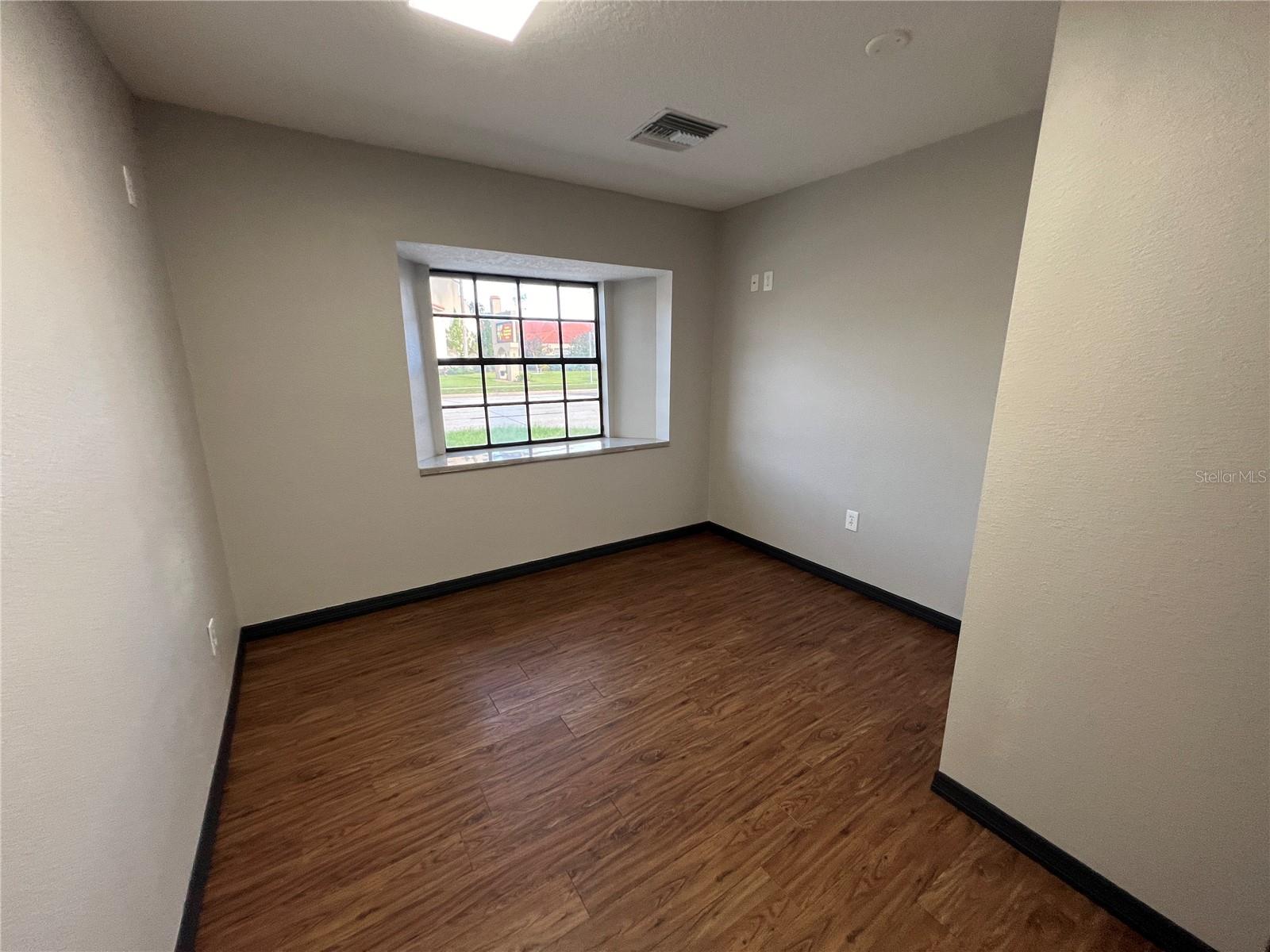 Listing photo id 17 for 512 Dale Mabry Highway