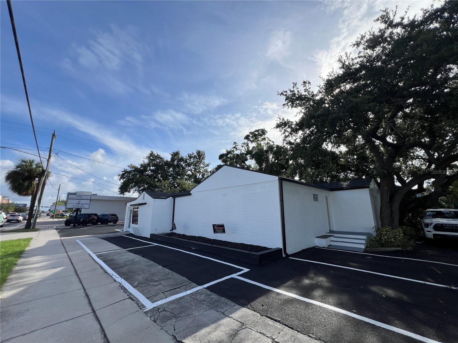 Listing photo id 3 for 512 Dale Mabry Highway