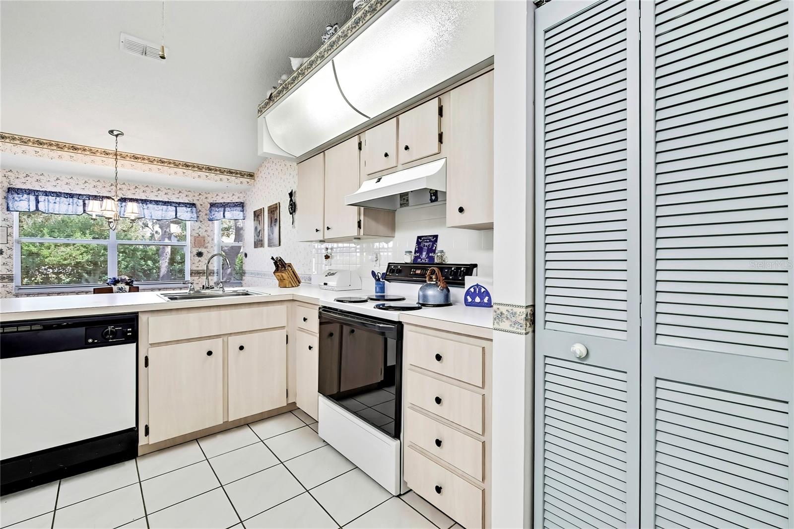 Image 17 of 39 For 5069 Gaston Street