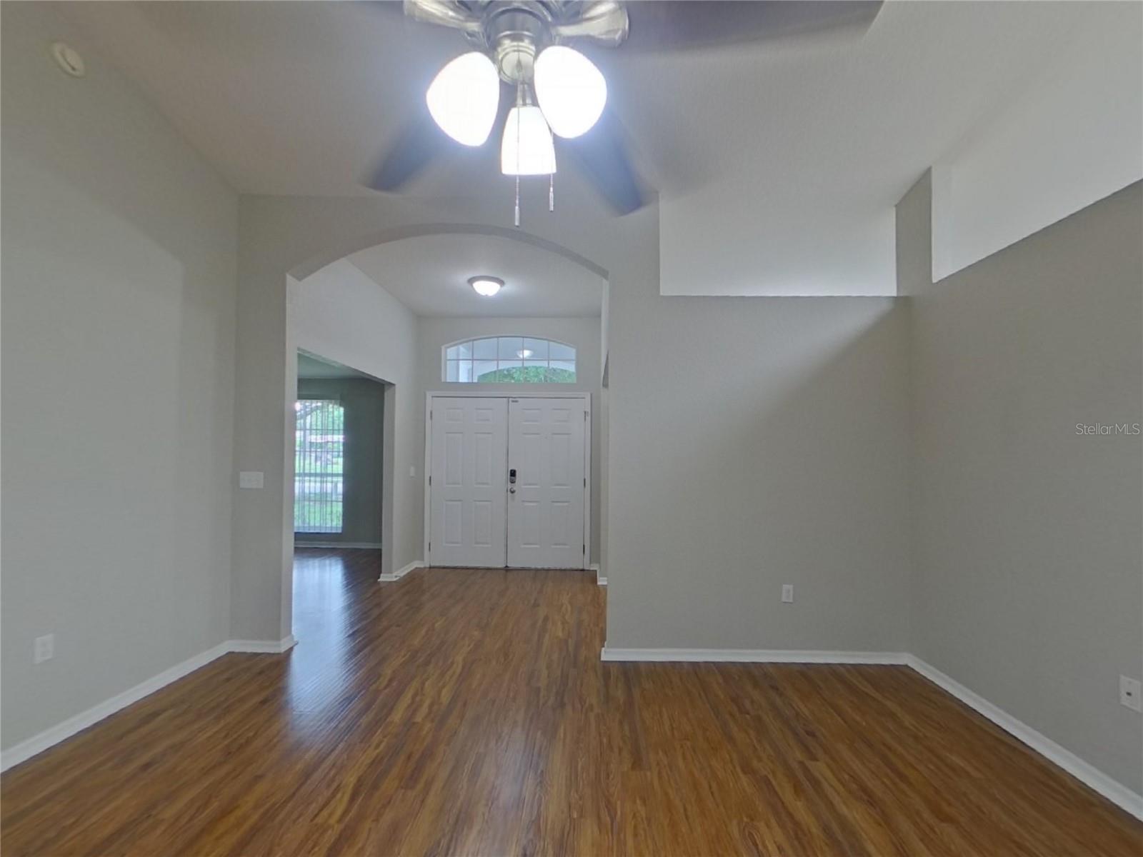 Image 3 of 18 For 415 Carriage Crossing Circle