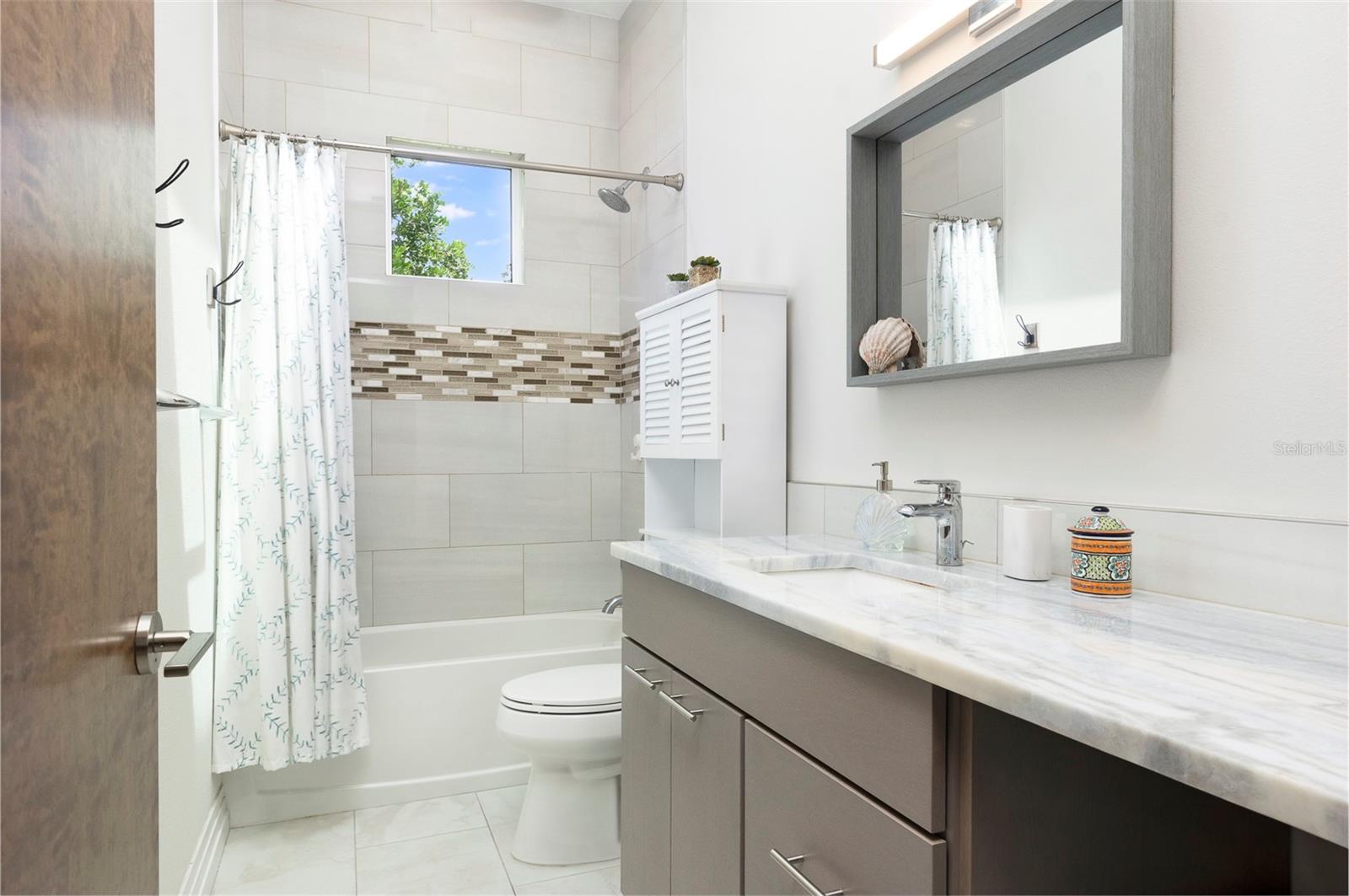 Image 21 of 45 For 2637 Bayside Drive S