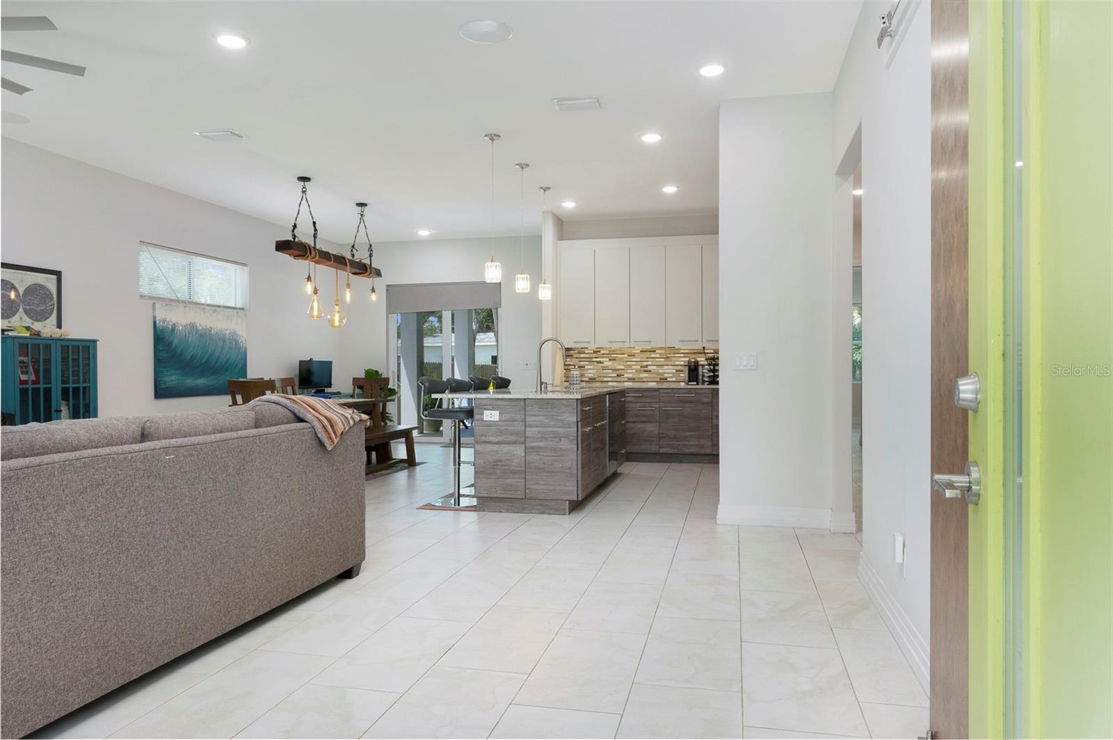 Image 4 of 45 For 2637 Bayside Drive S