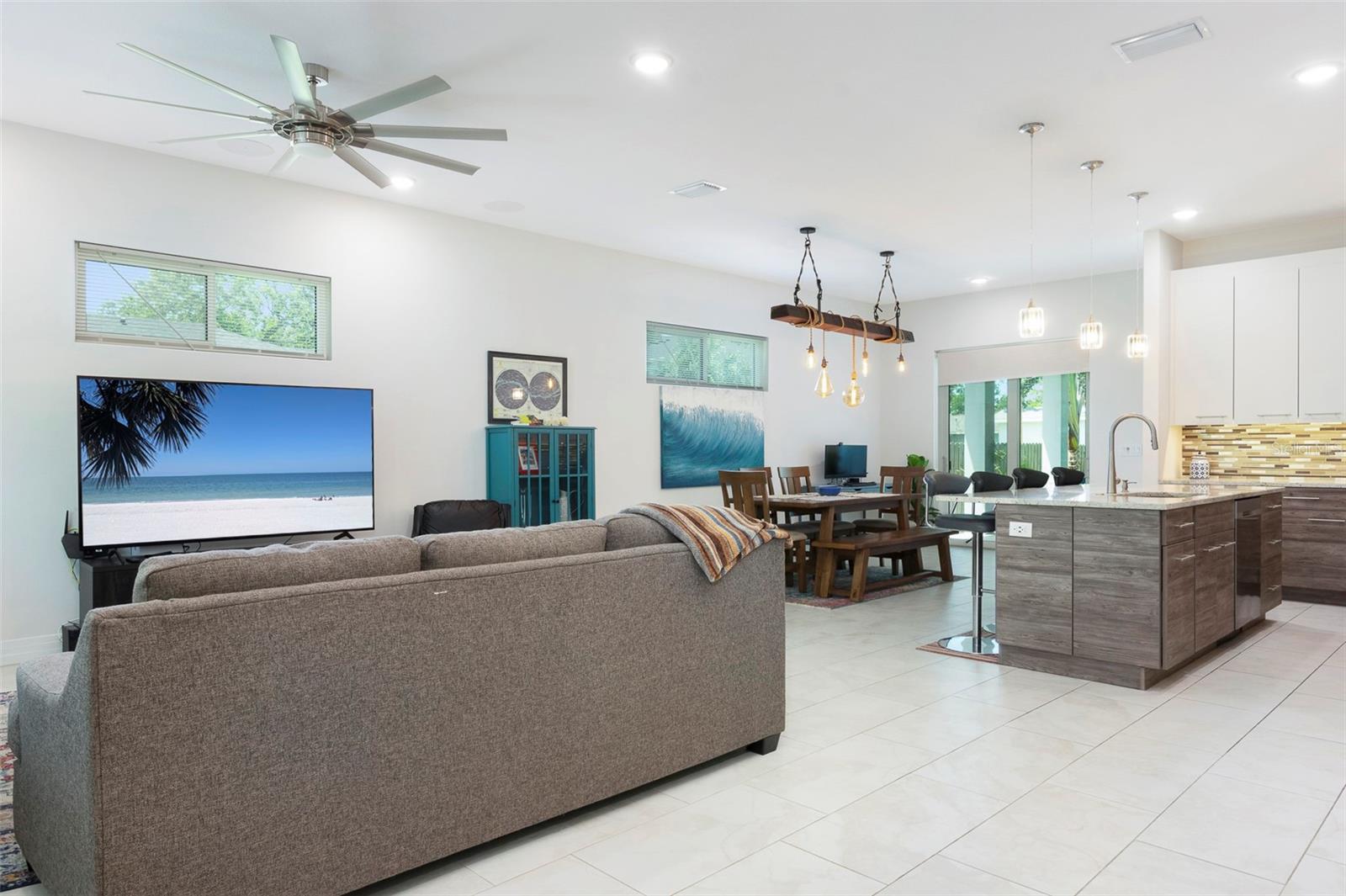Image 5 of 45 For 2637 Bayside Drive S