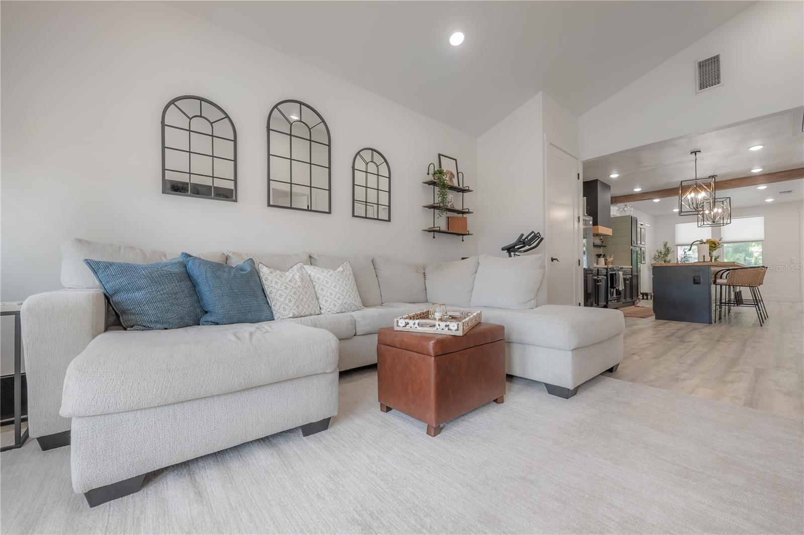 Image 13 of 43 For 208 Floribraska Avenue