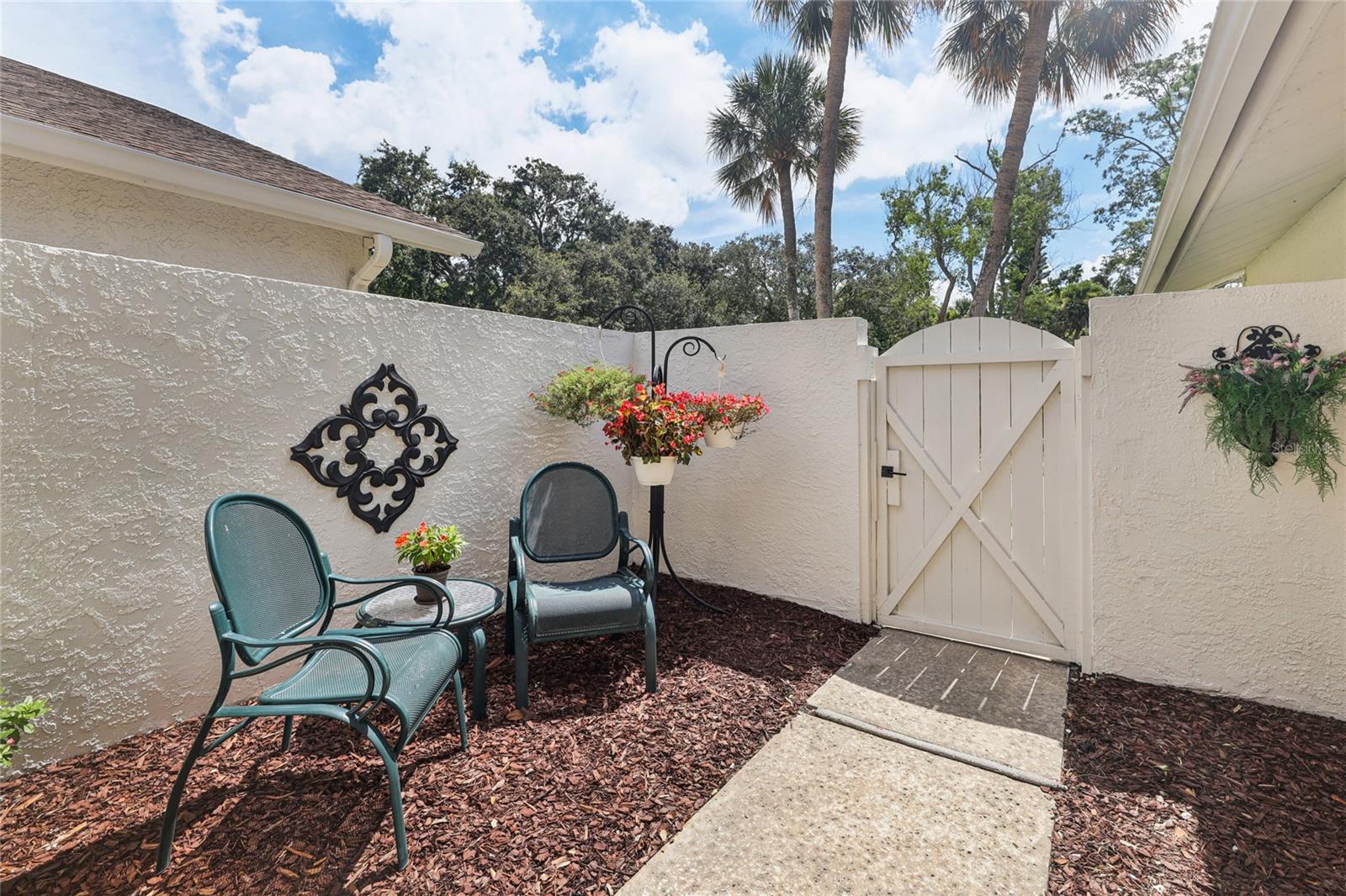 Listing photo id 8 for 545 Westlake Boulevard 64