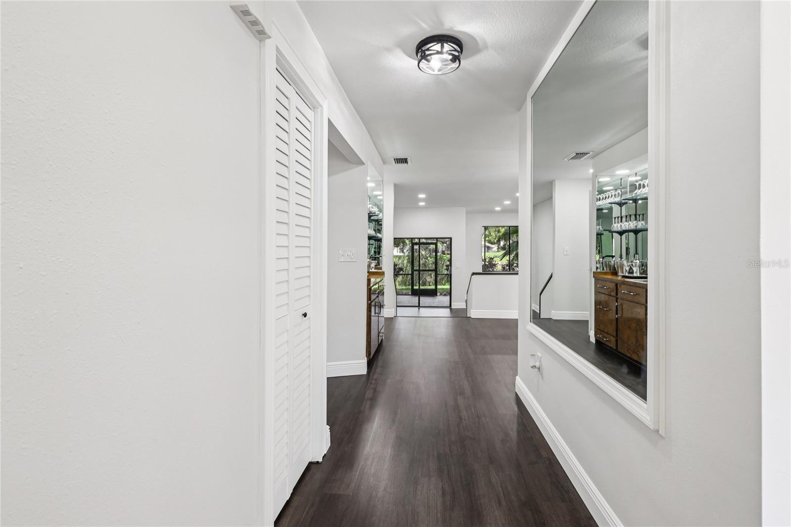 Listing photo id 10 for 545 Westlake Boulevard 64