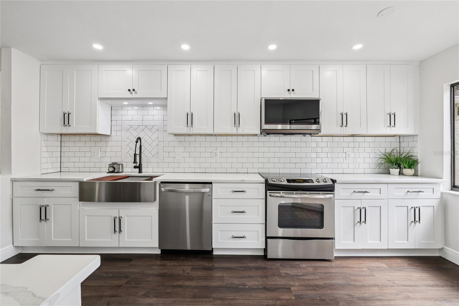 Listing photo id 11 for 545 Westlake Boulevard 64