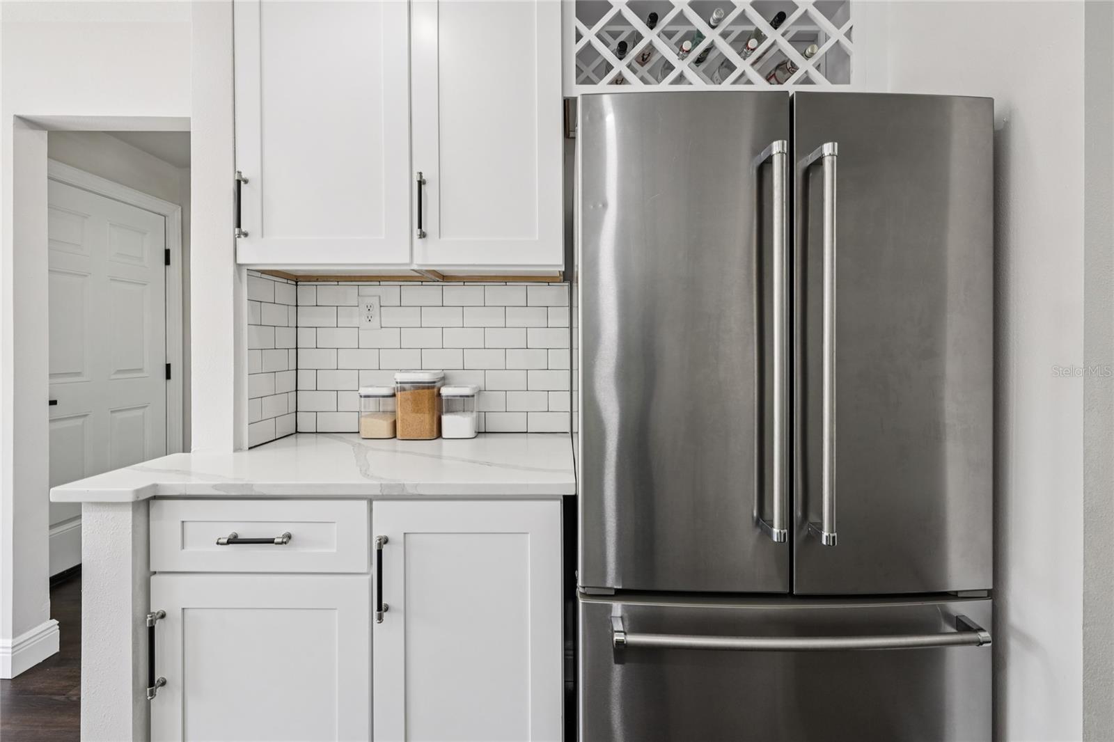 Listing photo id 14 for 545 Westlake Boulevard 64