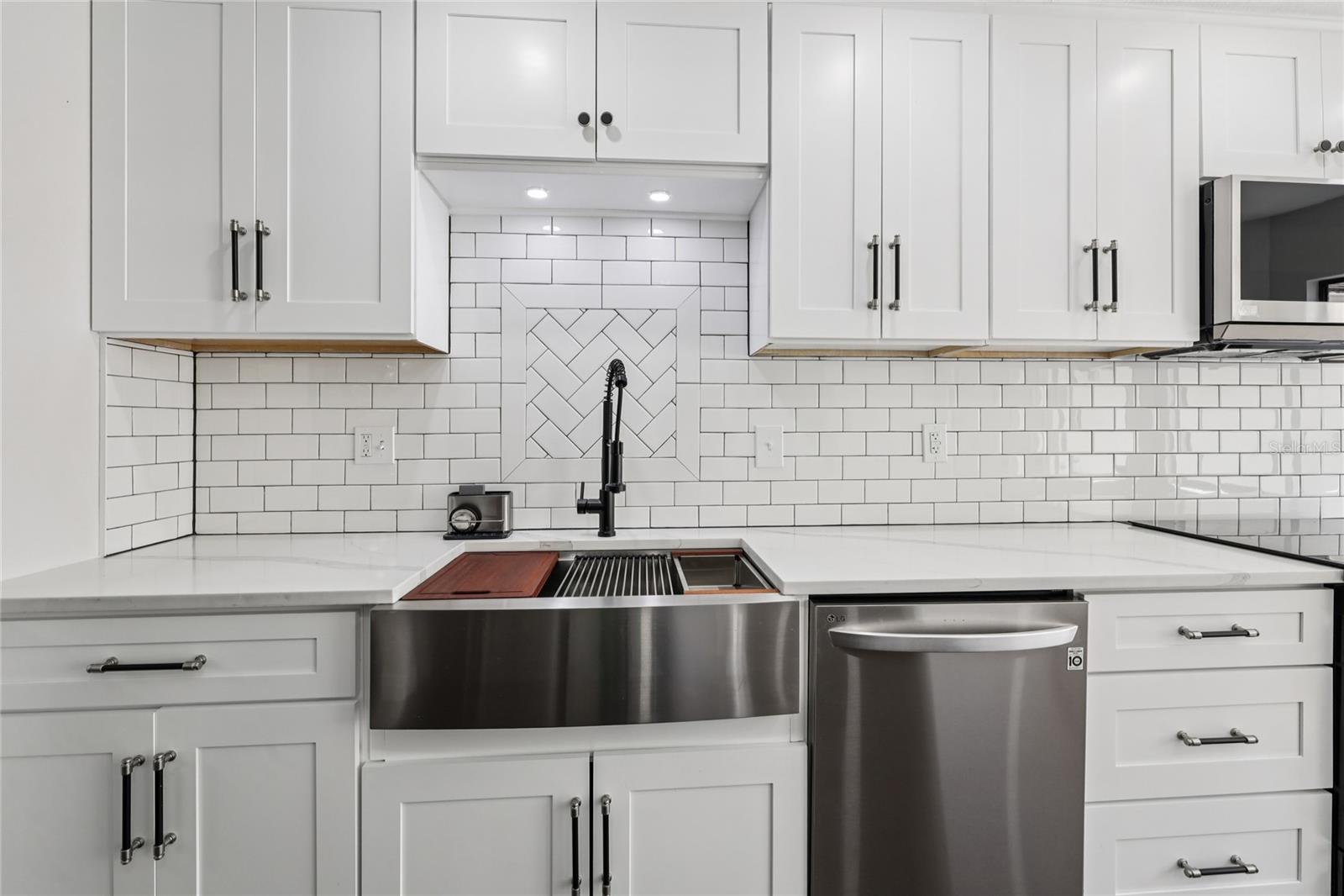 Listing photo id 15 for 545 Westlake Boulevard 64