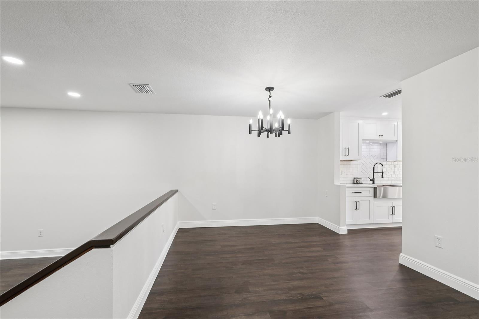 Listing photo id 23 for 545 Westlake Boulevard 64