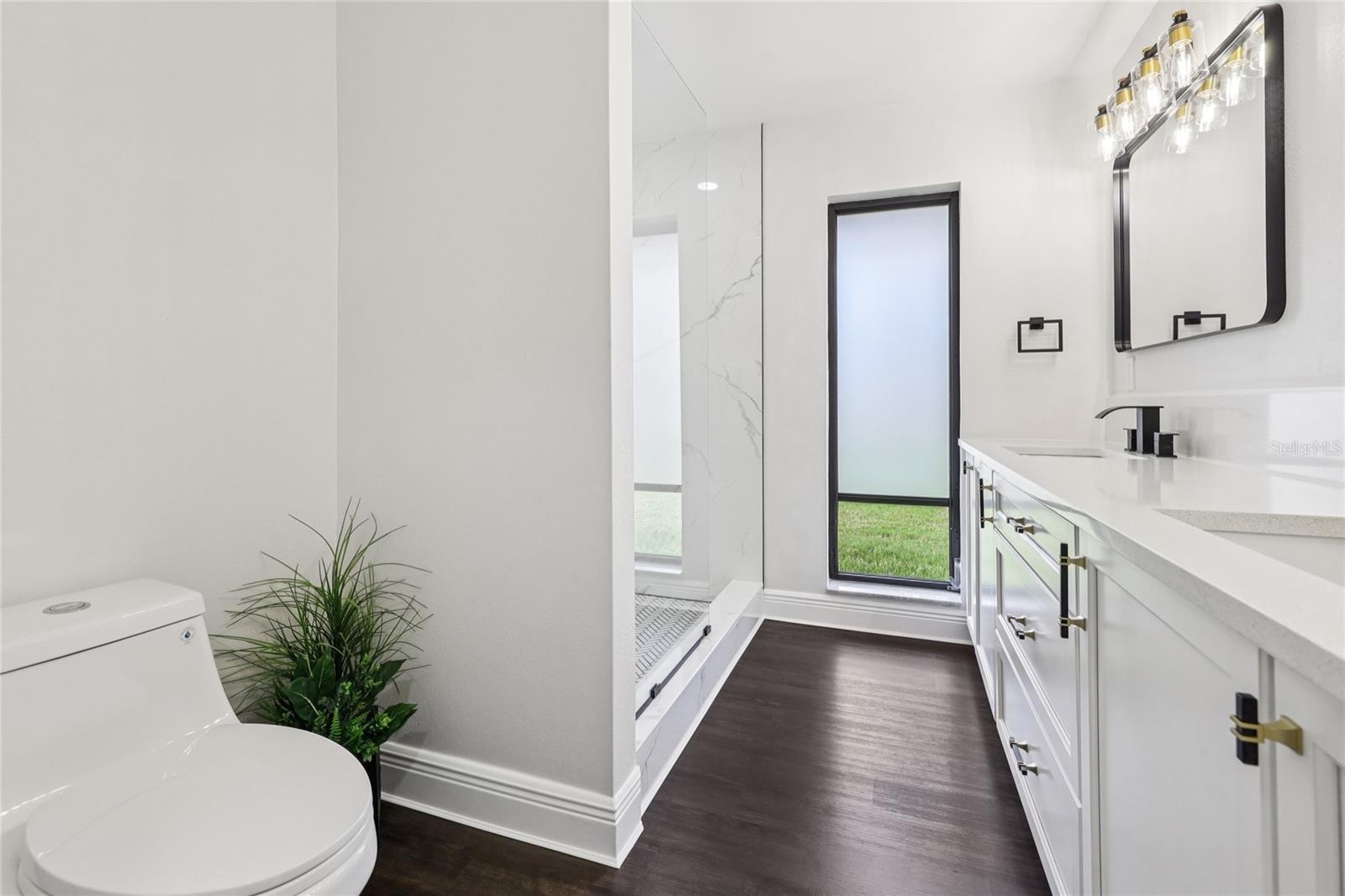 Listing photo id 27 for 545 Westlake Boulevard 64