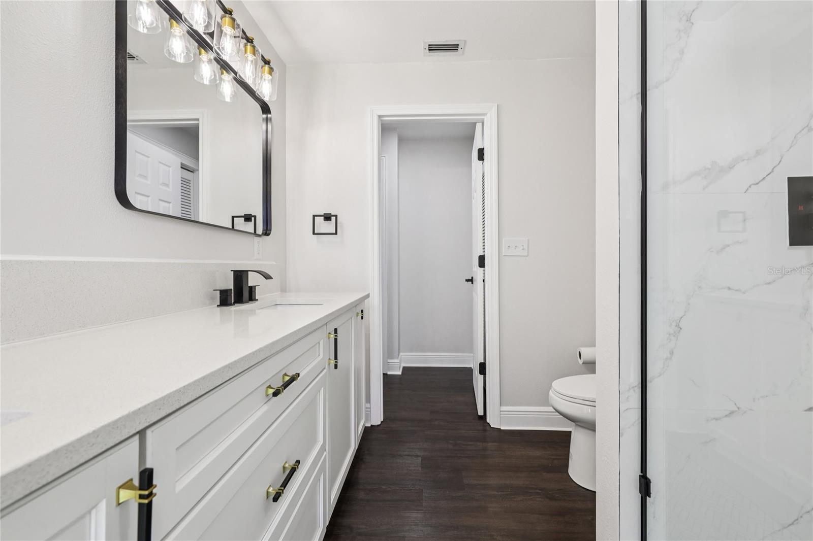 Listing photo id 28 for 545 Westlake Boulevard 64